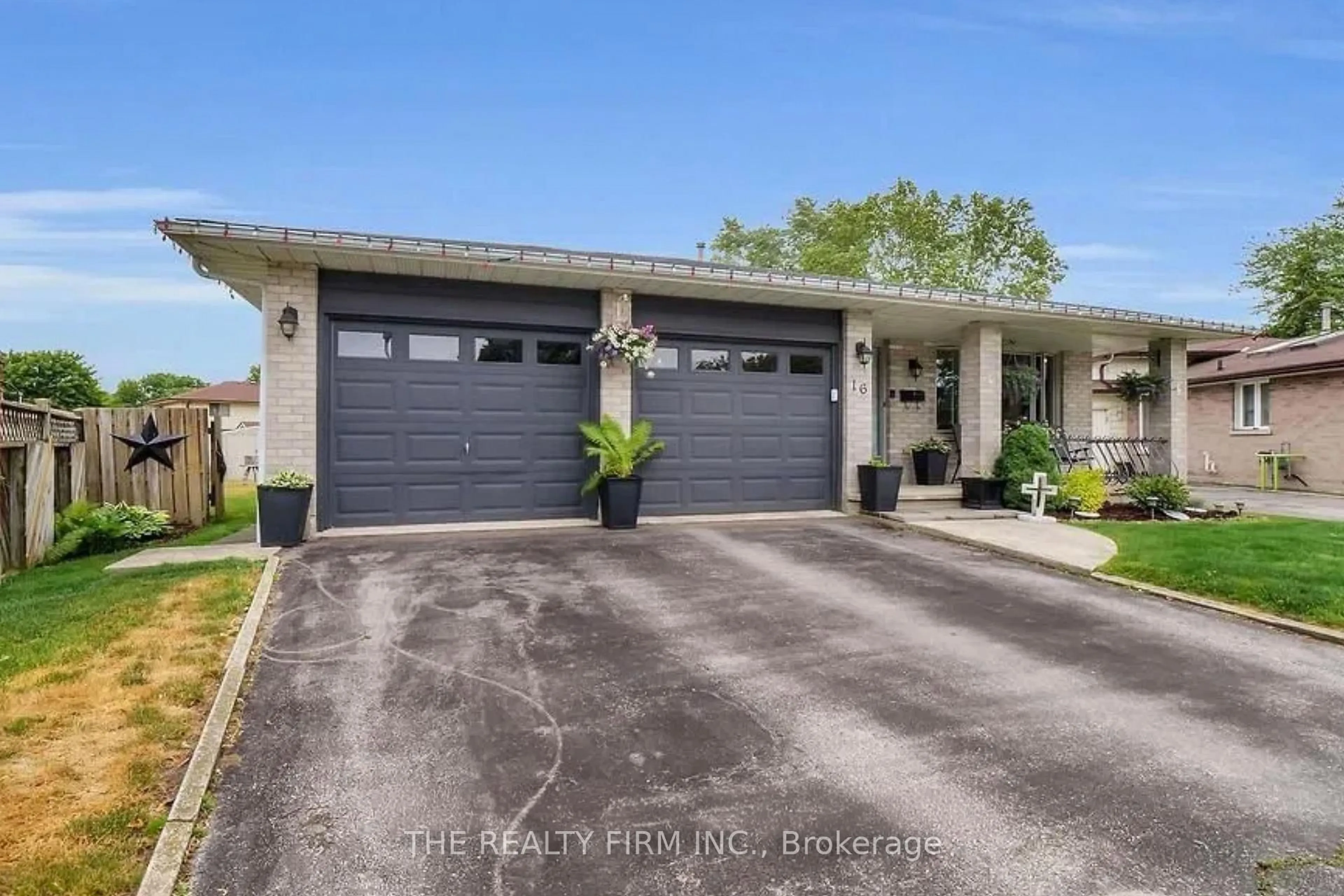 Unknown for 16 Classic Cres, London East Ontario N5W 5T8