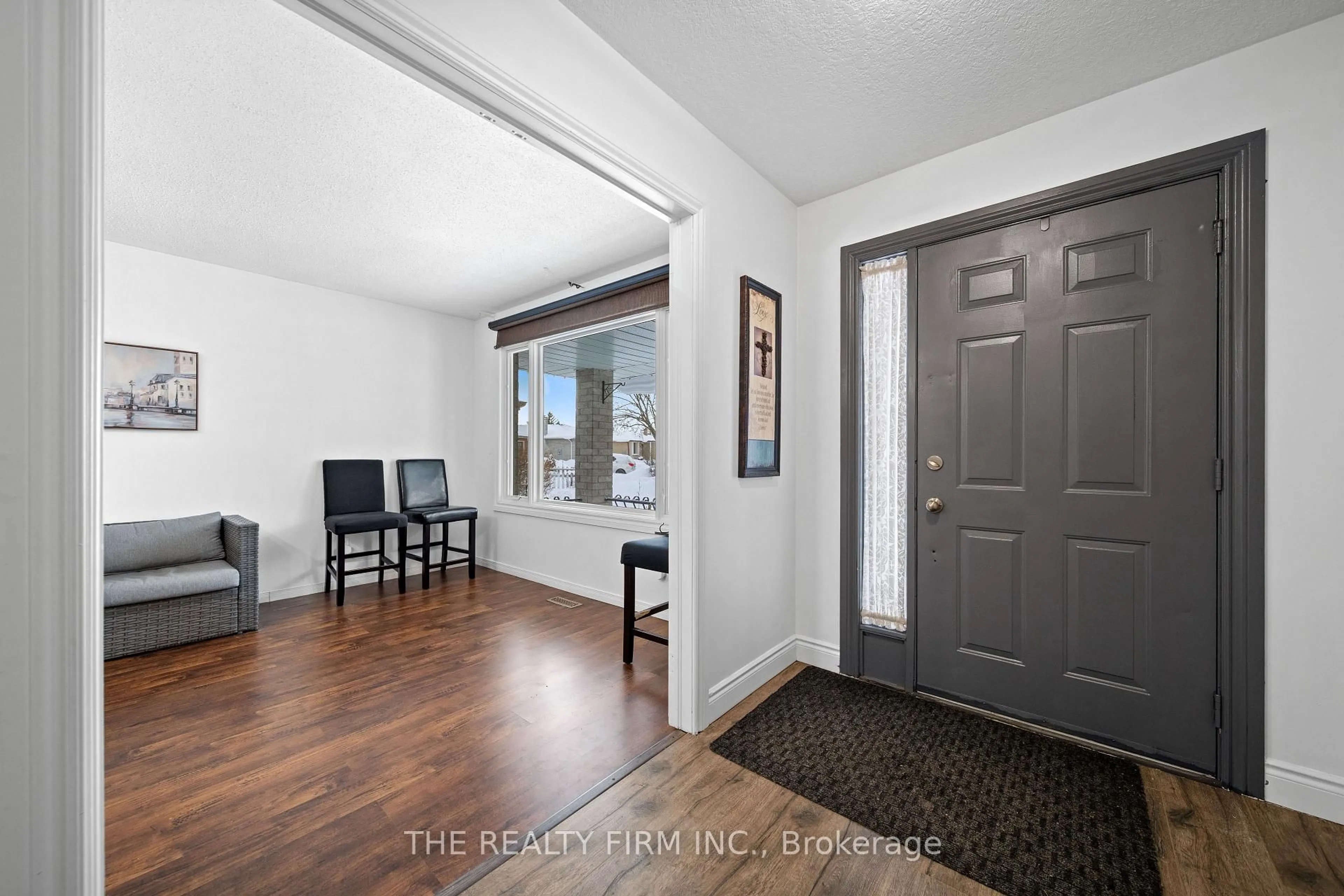 Indoor entryway for 16 Classic Cres, London East Ontario N5W 5T8