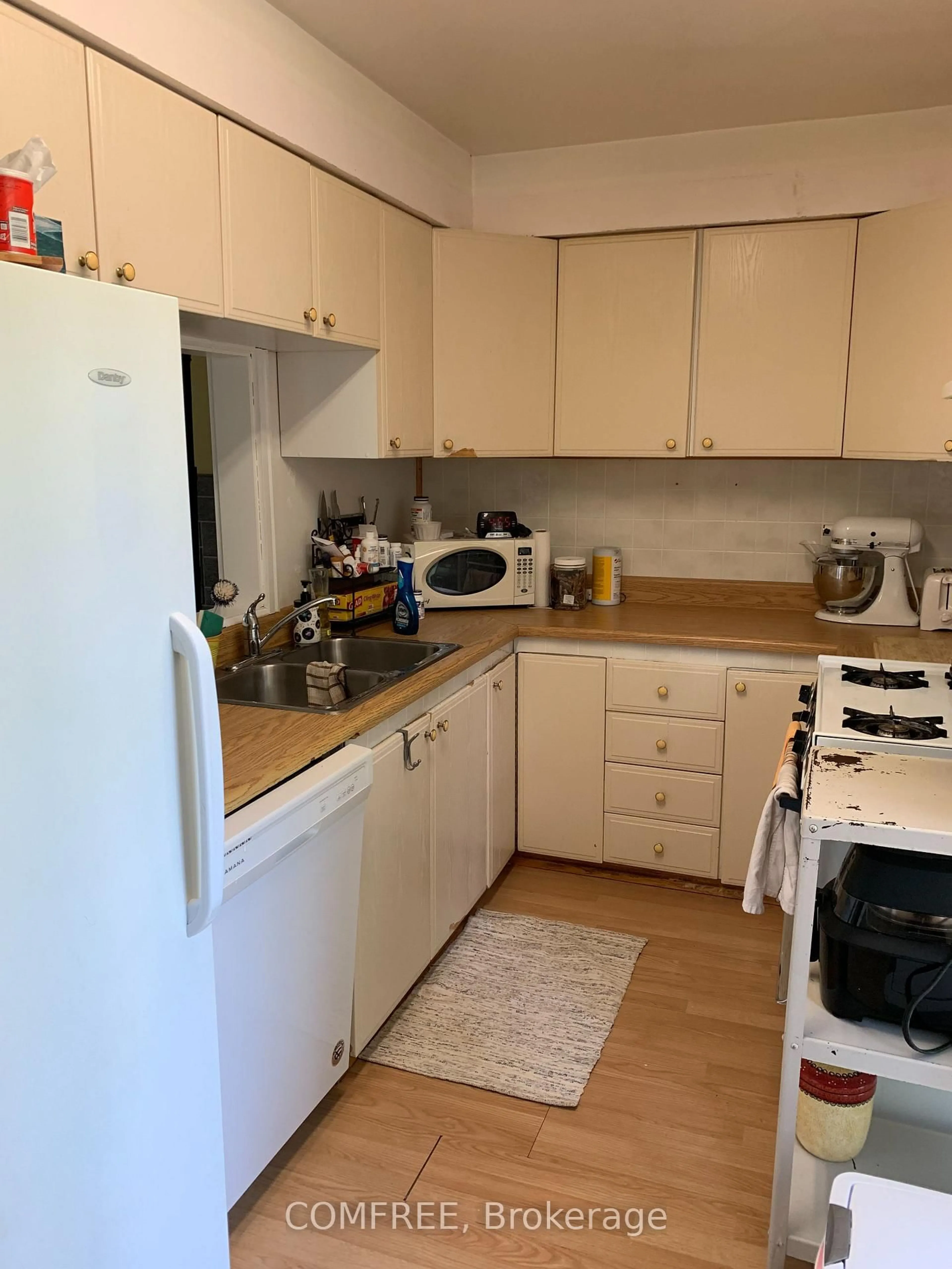 Standard kitchen, unknown for 39 Lake St, South Algonquin Ontario K0J 2M0