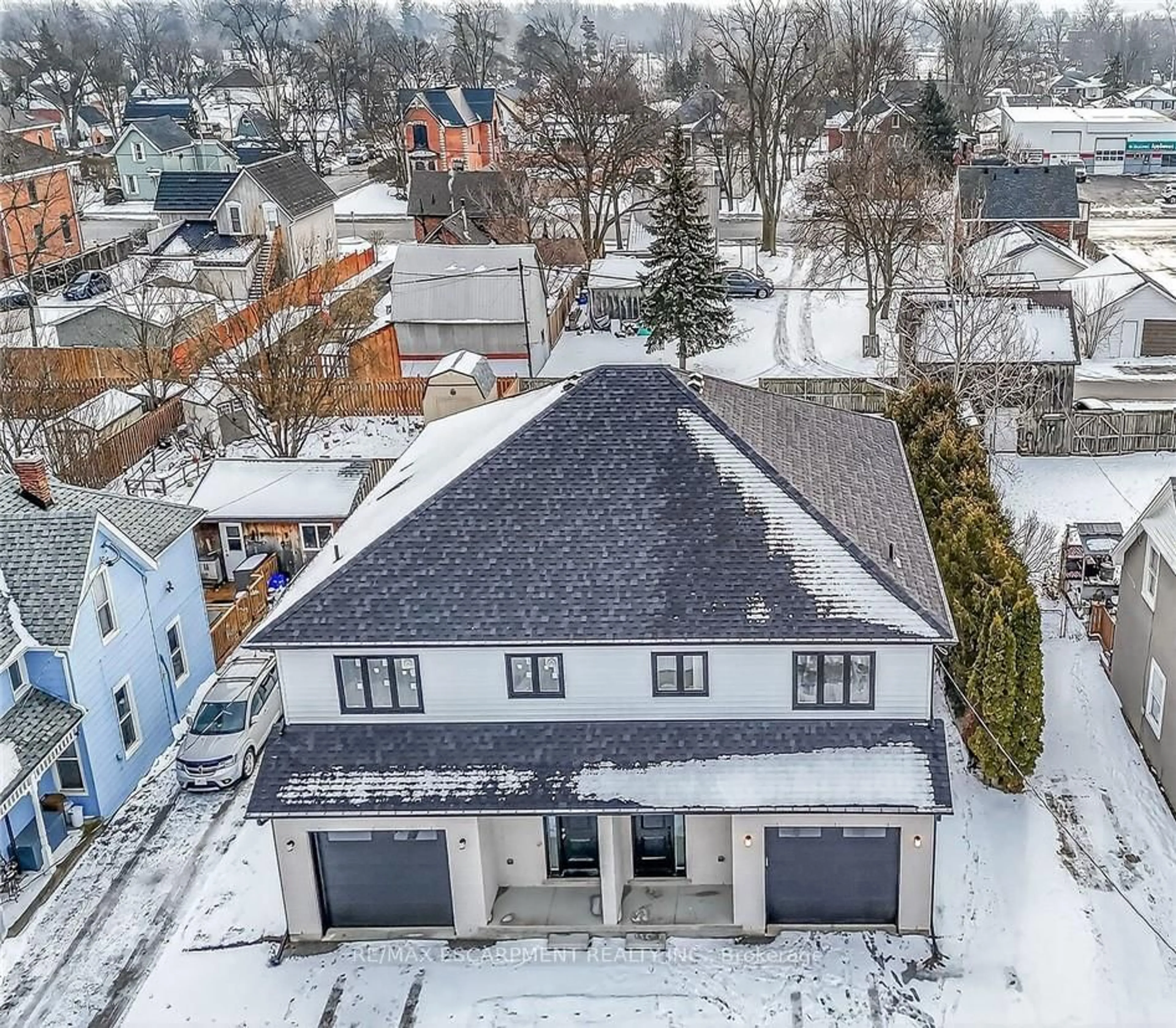 A pic from outside/outdoor area/front of a property/back of a property/a pic from drone, street for 45 A Howard St, Haldimand Ontario N0A 1H0