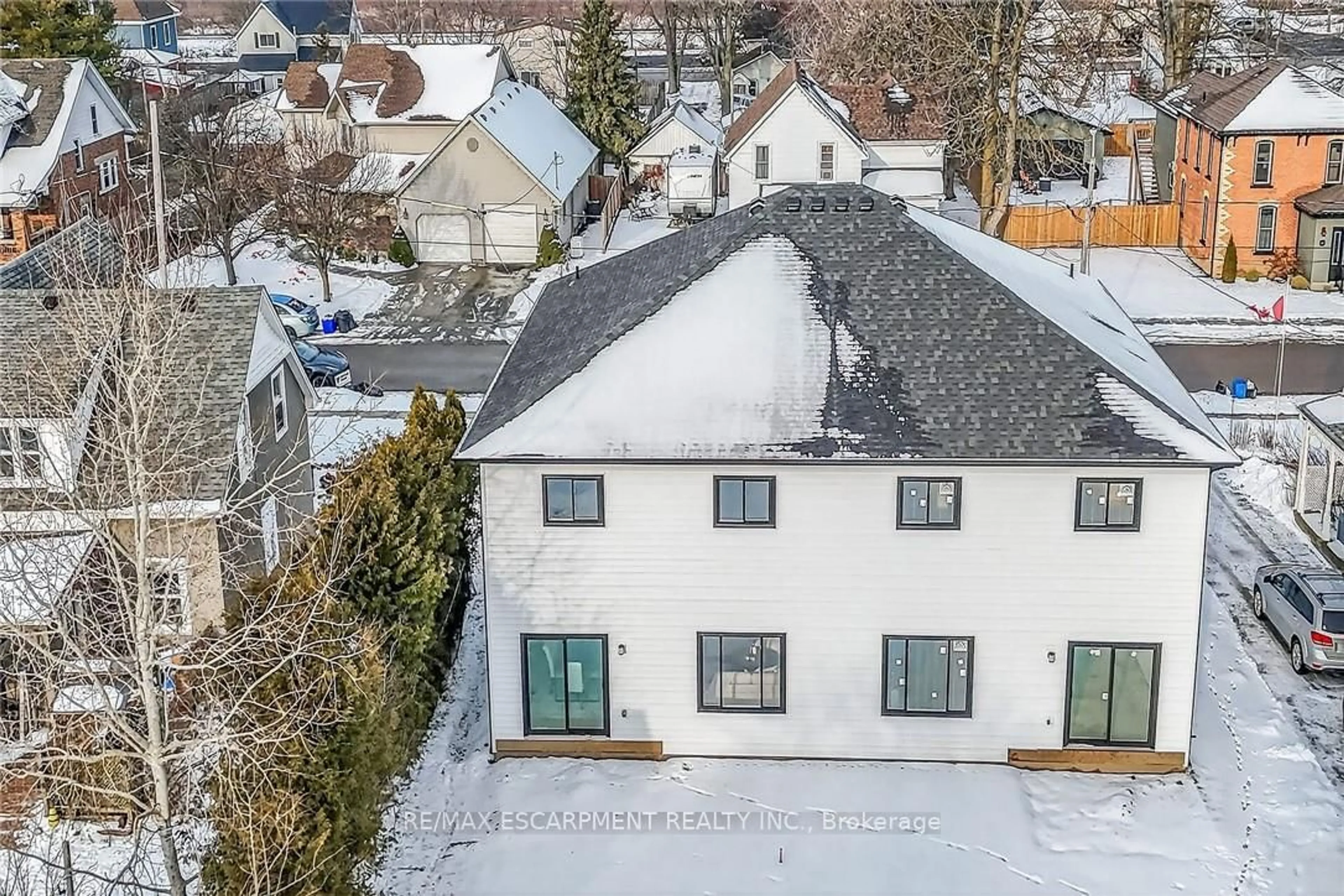 A pic from outside/outdoor area/front of a property/back of a property/a pic from drone, street for 45 A Howard St, Haldimand Ontario N0A 1H0