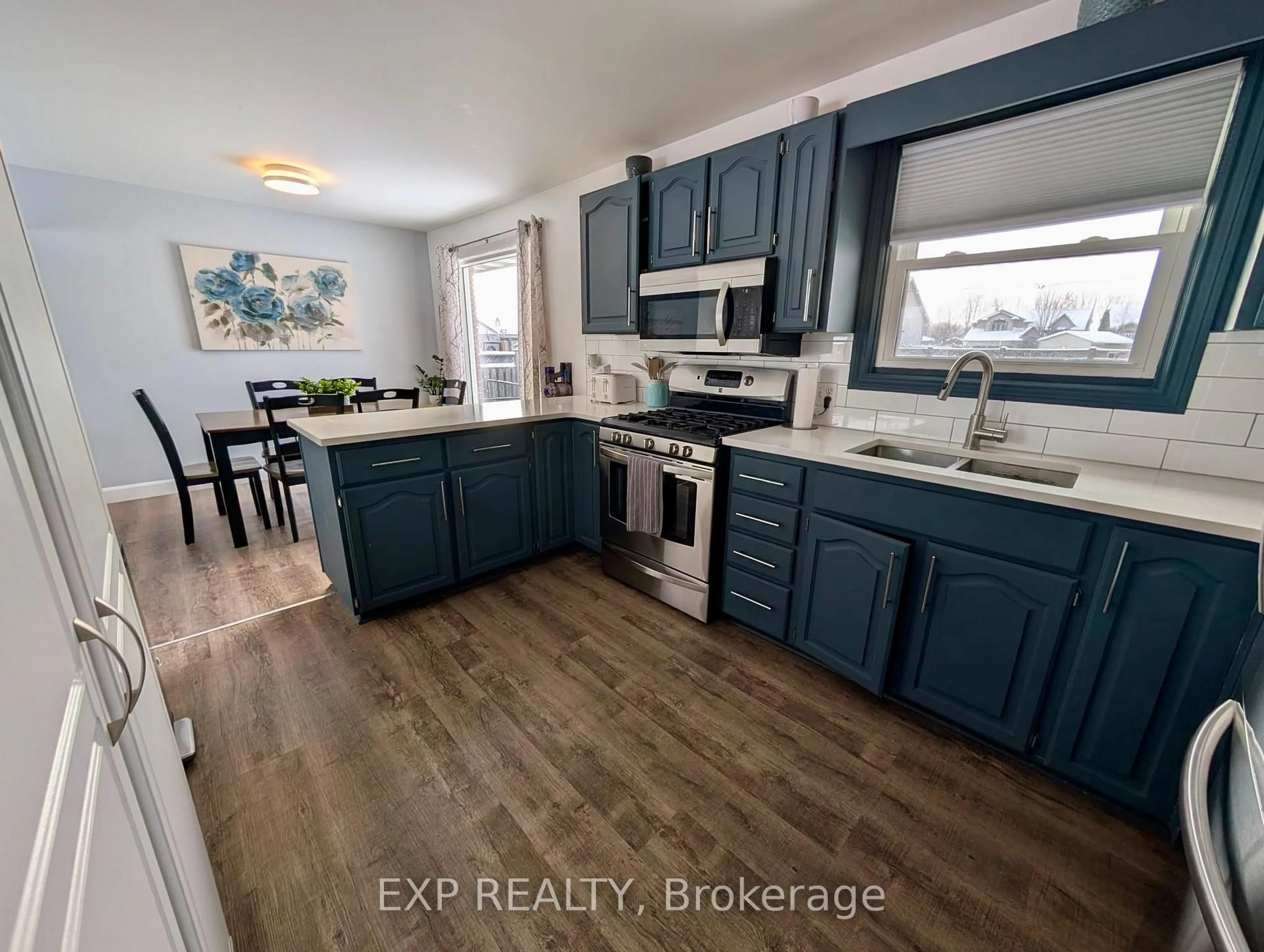 Open concept kitchen, unknown for 8857 Banting Ave, Niagara Falls Ontario L2G 7A1