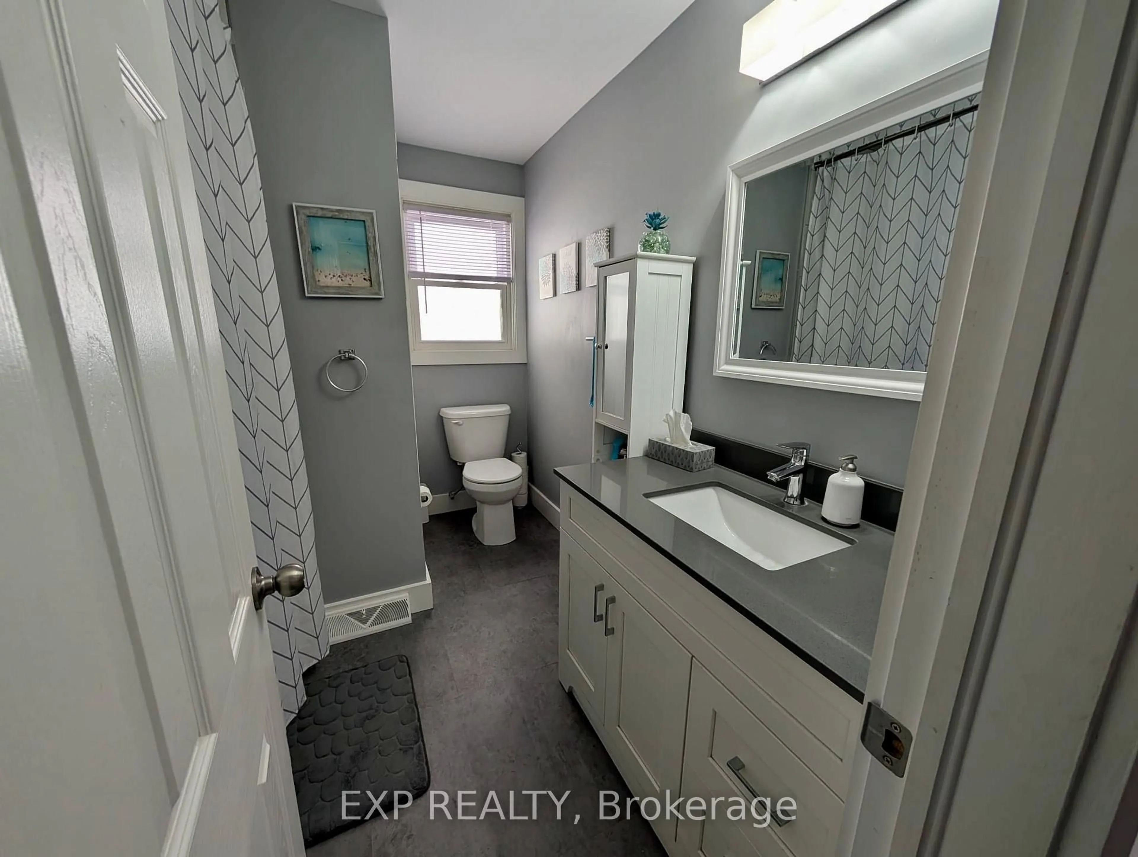 Standard bathroom, ceramic/tile floor for 8857 Banting Ave, Niagara Falls Ontario L2G 7A1