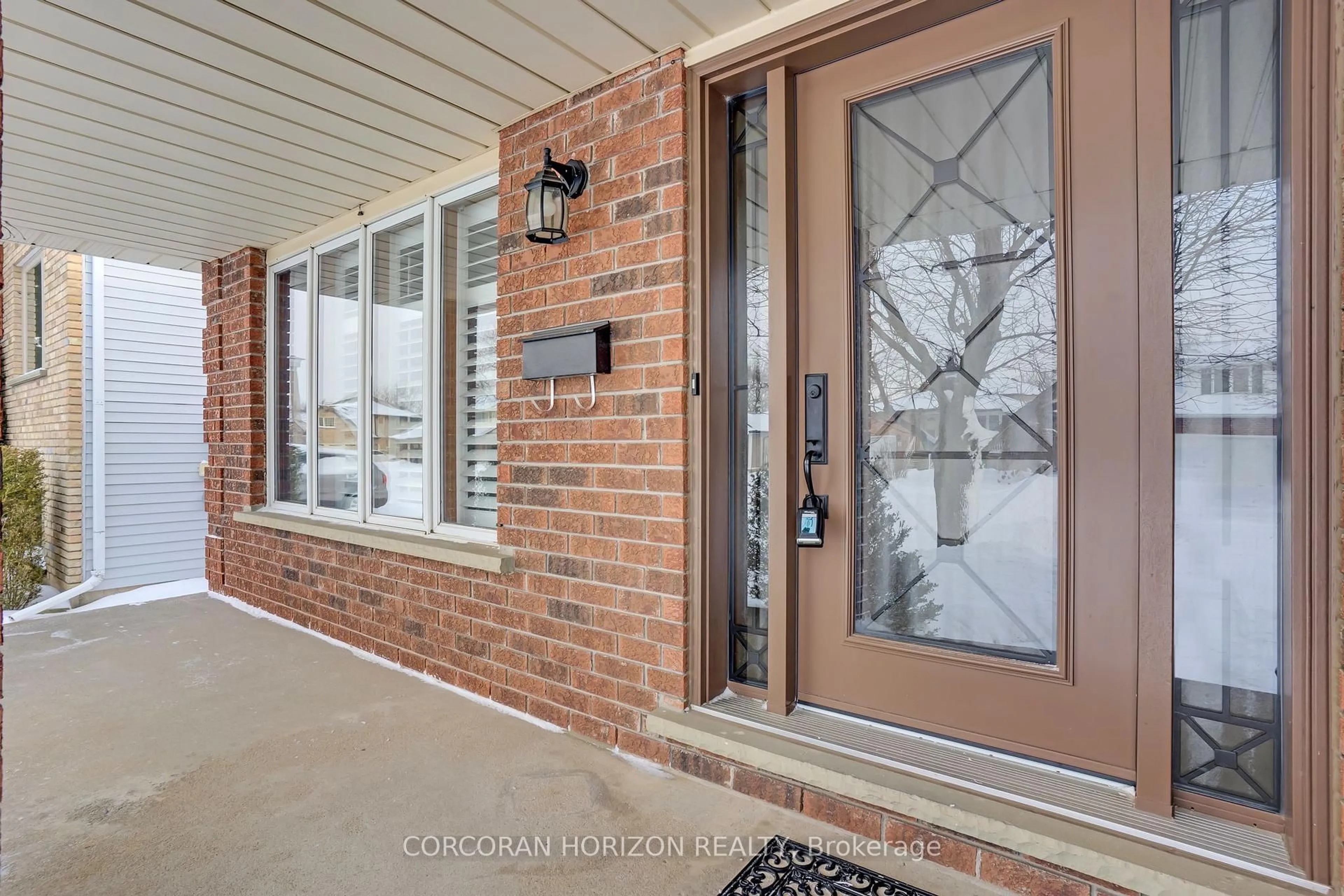 Indoor entryway for 35 Southview Cres, Cambridge Ontario N1P 1A3