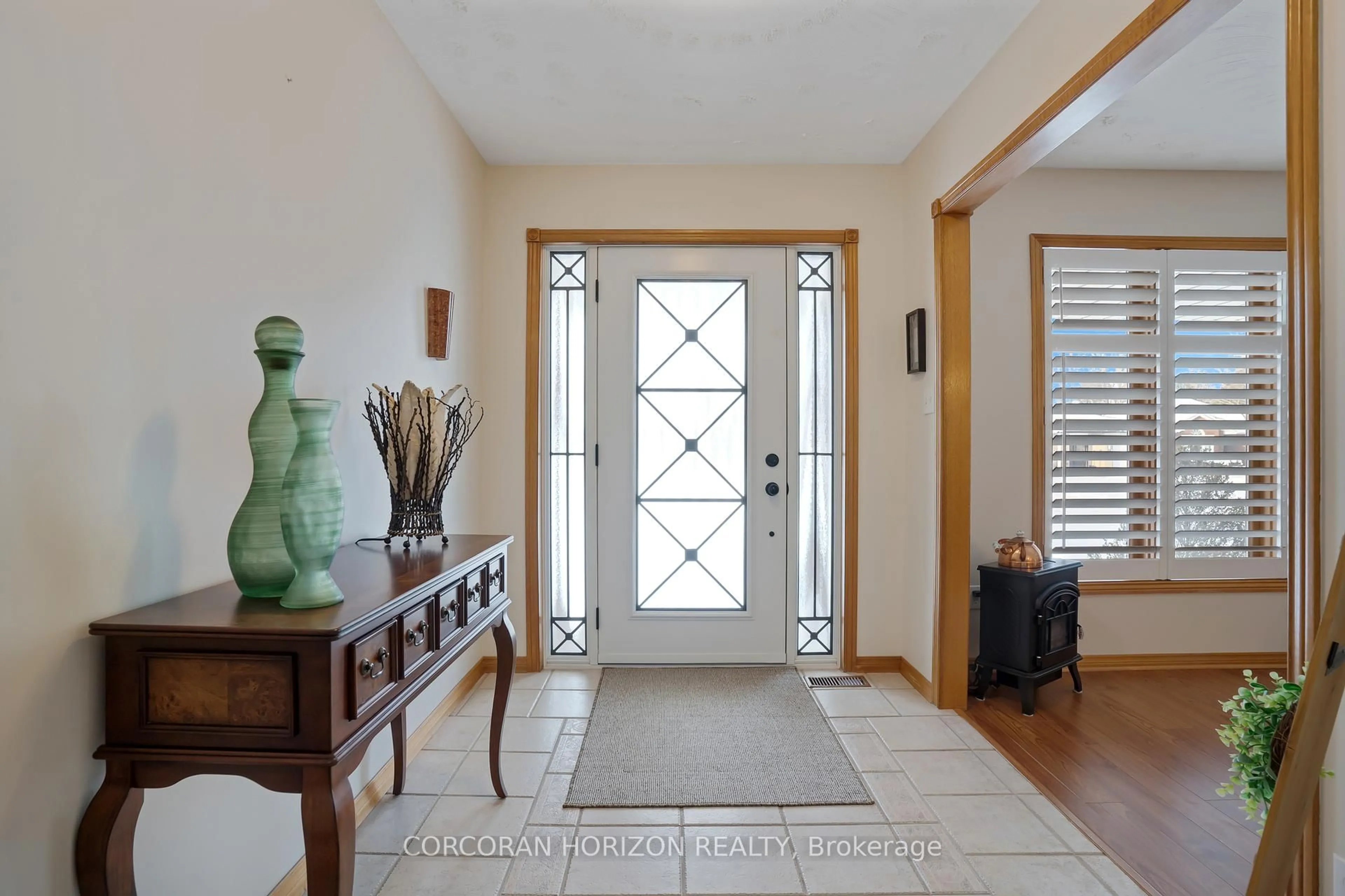 Indoor entryway for 35 Southview Cres, Cambridge Ontario N1P 1A3