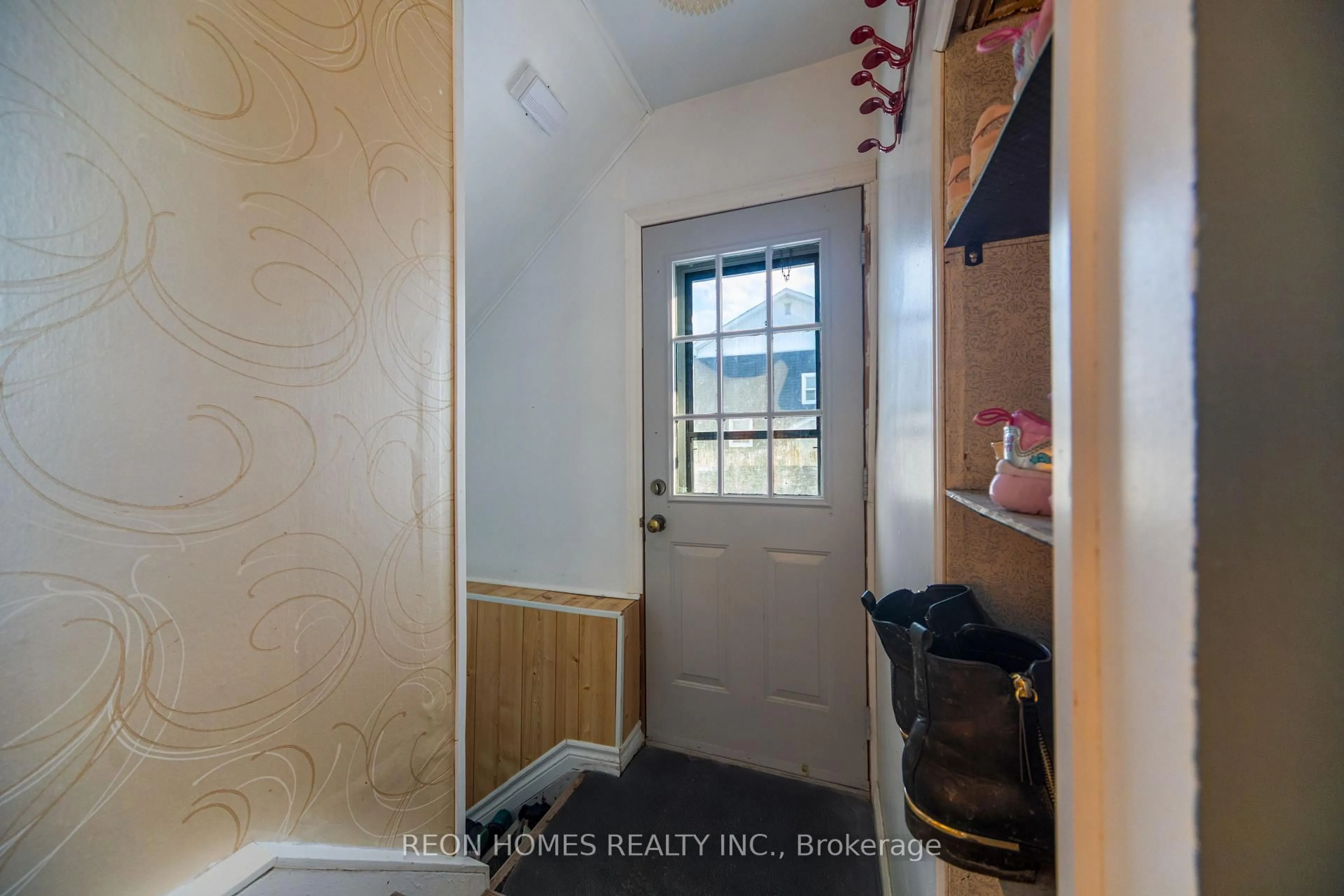 Unknown for 2250 Pitt St, Cornwall Ontario K6K 1A3