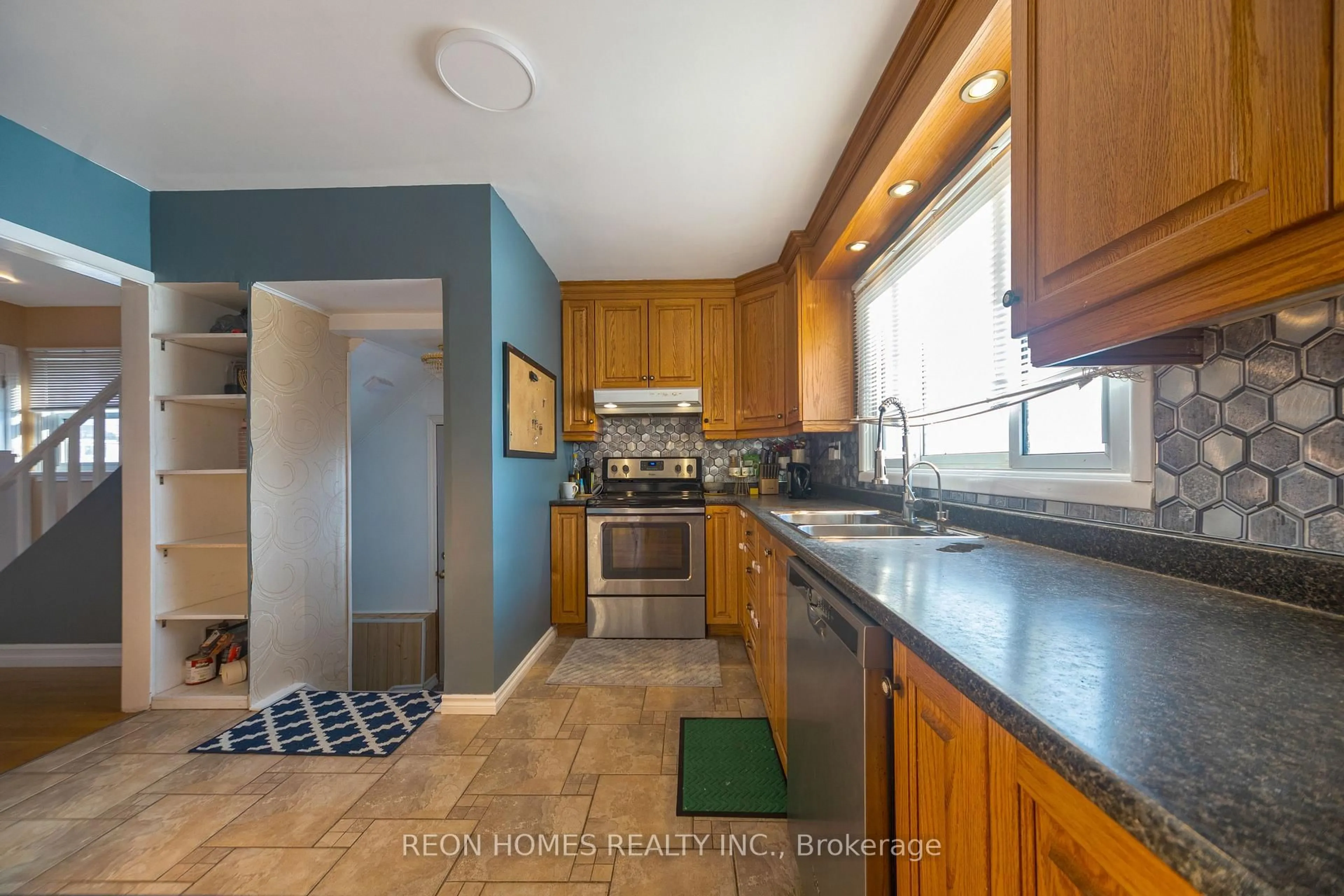 Standard kitchen, ceramic/tile floor for 2250 Pitt St, Cornwall Ontario K6K 1A3