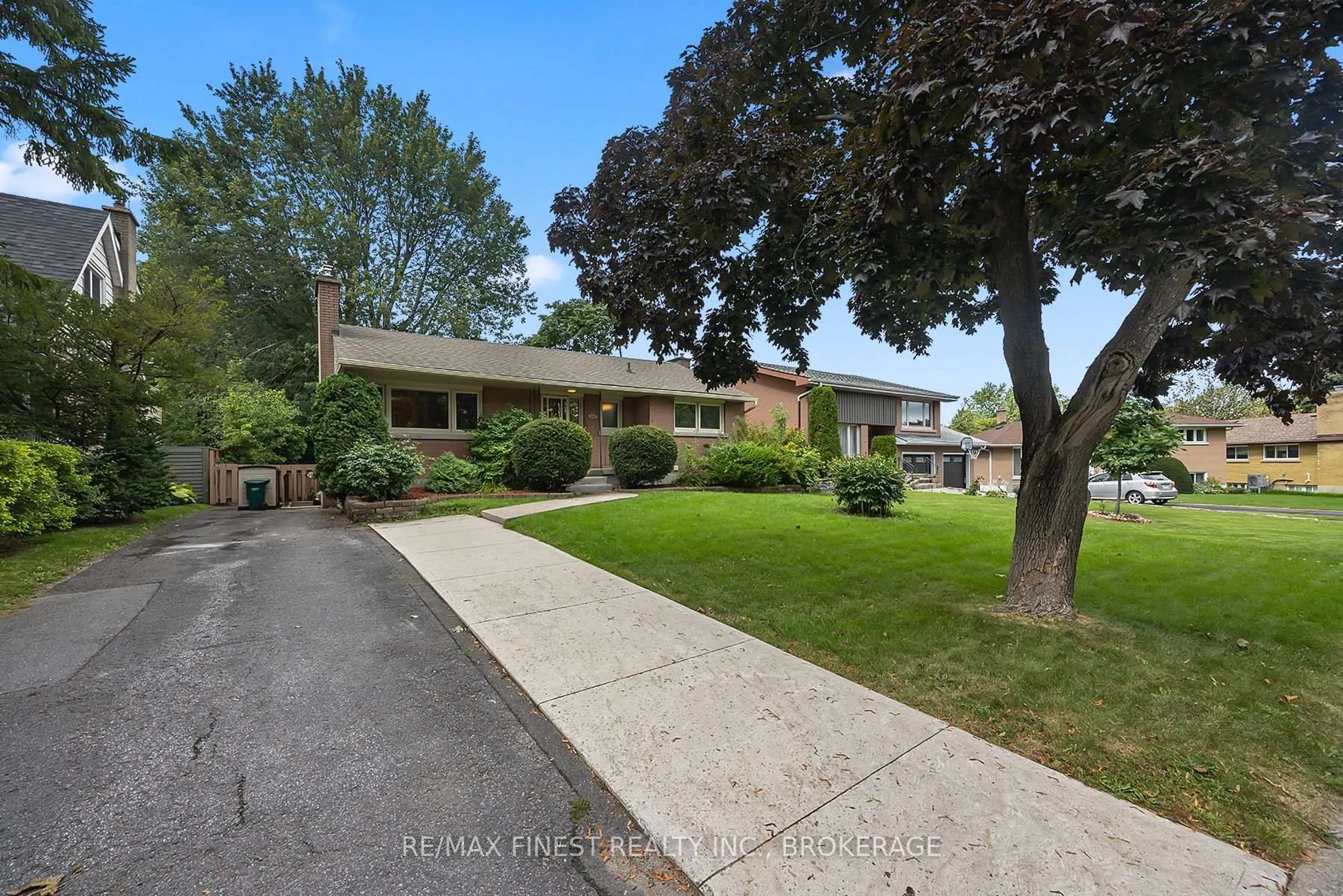 A pic from outside/outdoor area/front of a property/back of a property/a pic from drone, street for 140 LIDDELL Cres, Kingston Ontario K7M 2T6