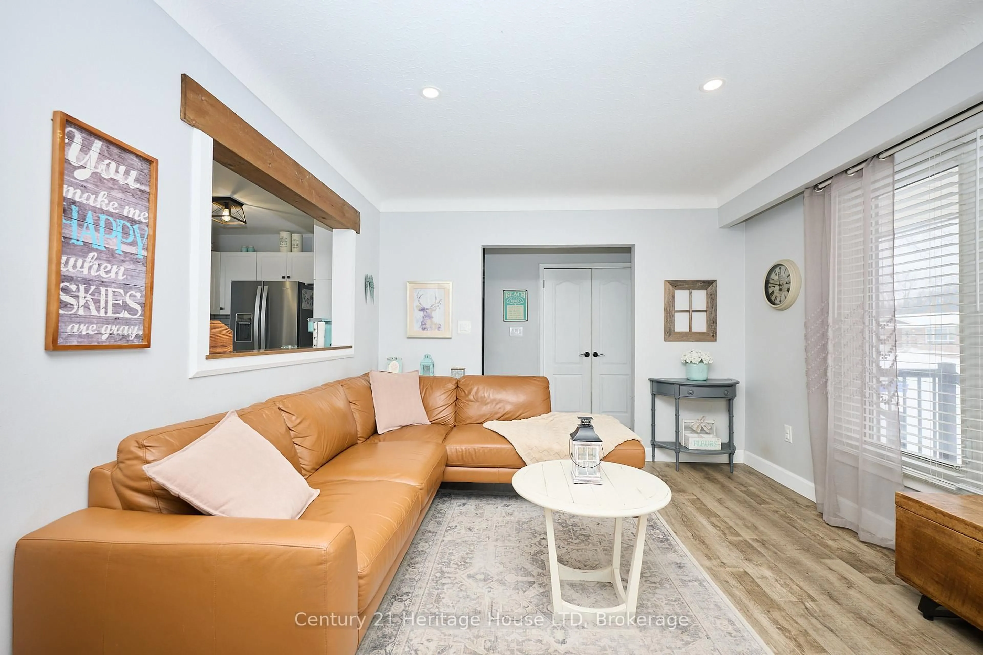 Living room with furniture, unknown for 8845 Banting Ave, Niagara Falls Ontario L2G 7A1