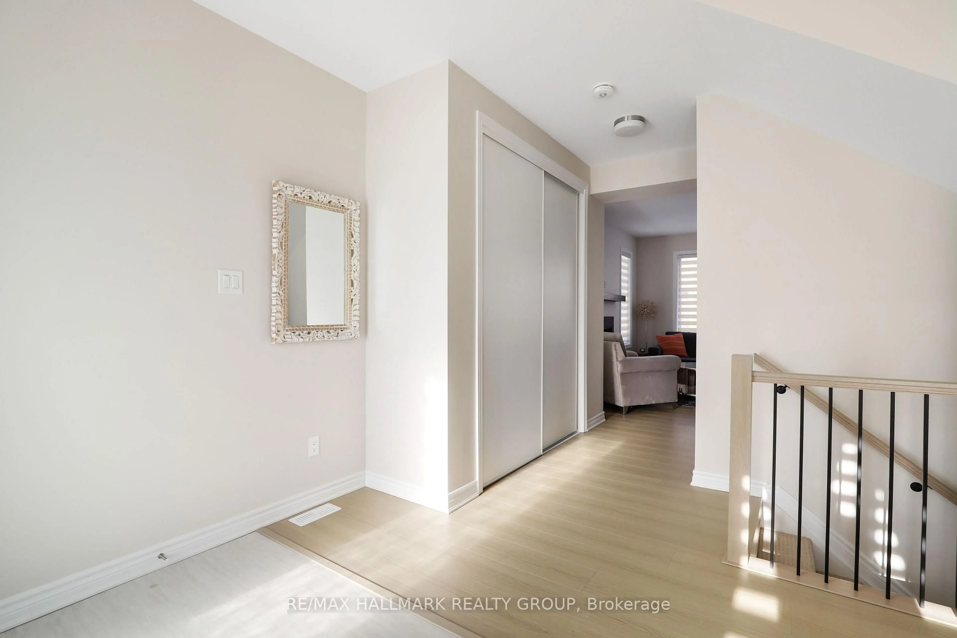 Indoor entryway for 258 Sapling Grve, Ottawa Ontario K2J 7L9