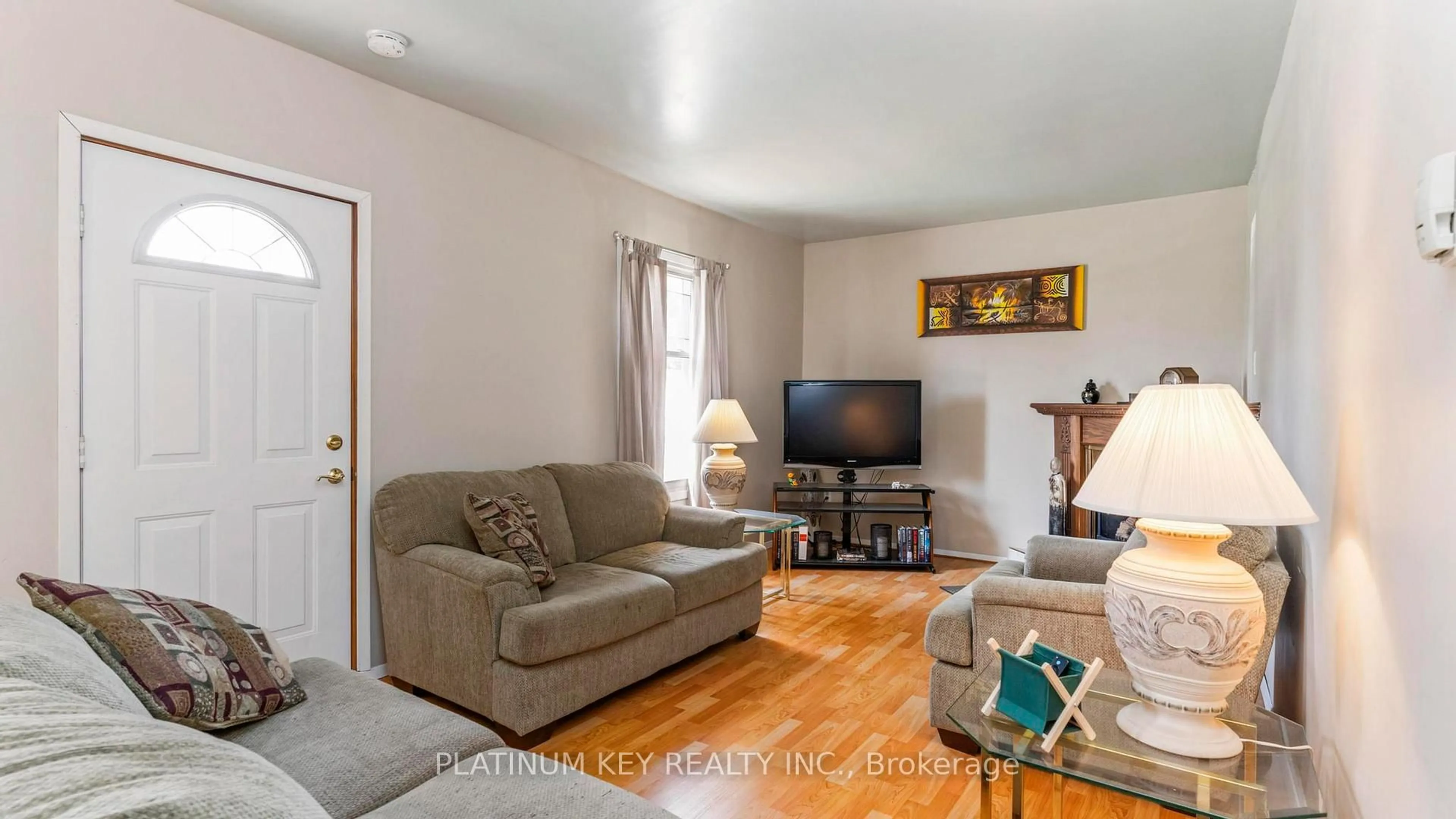 Living room with furniture, wood/laminate floor for 41 Queen St, Strathroy-Caradoc Ontario N7G 2H5