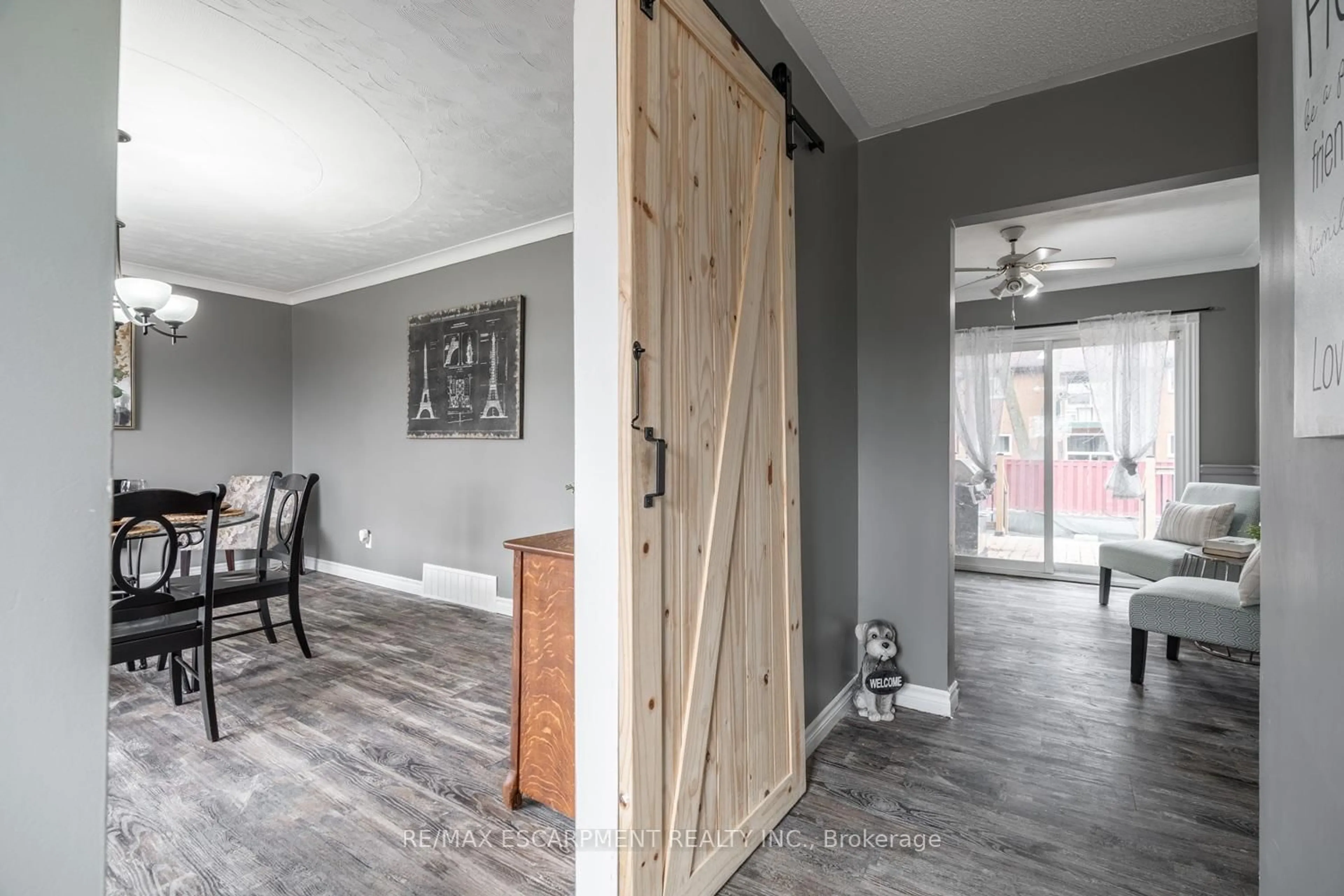 Indoor entryway for 111 KING St, Haldimand Ontario N0A 1H0