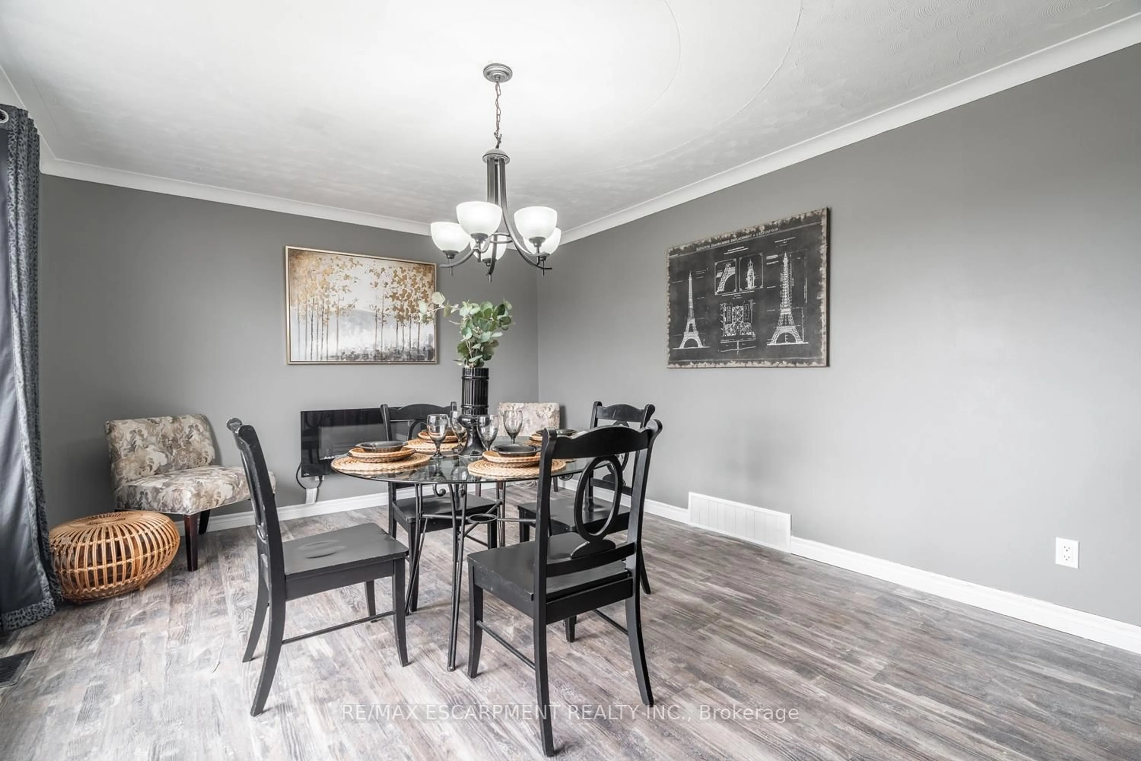 Dining room, wood/laminate floor for 111 KING St, Haldimand Ontario N0A 1H0