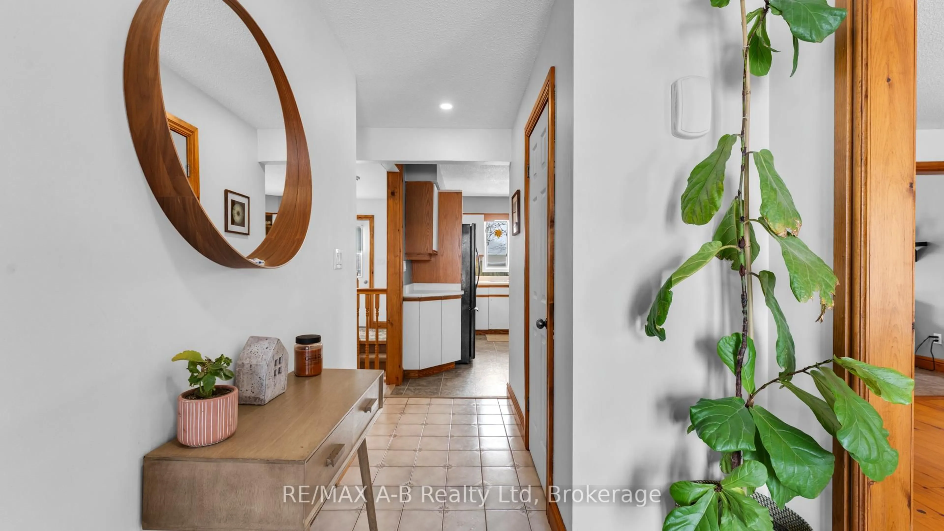 Indoor entryway for 184 Henry St, West Perth Ontario N0K 1N0