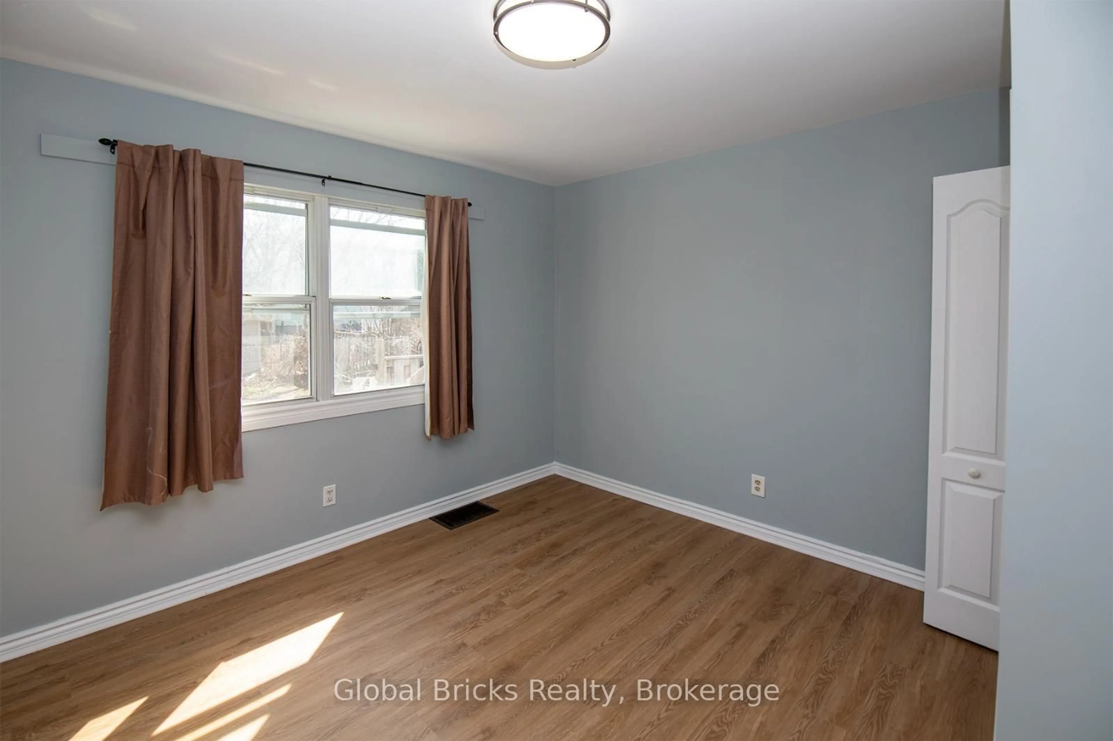 A pic of a room for 32 Wistow St, London East Ontario N5V 1E1