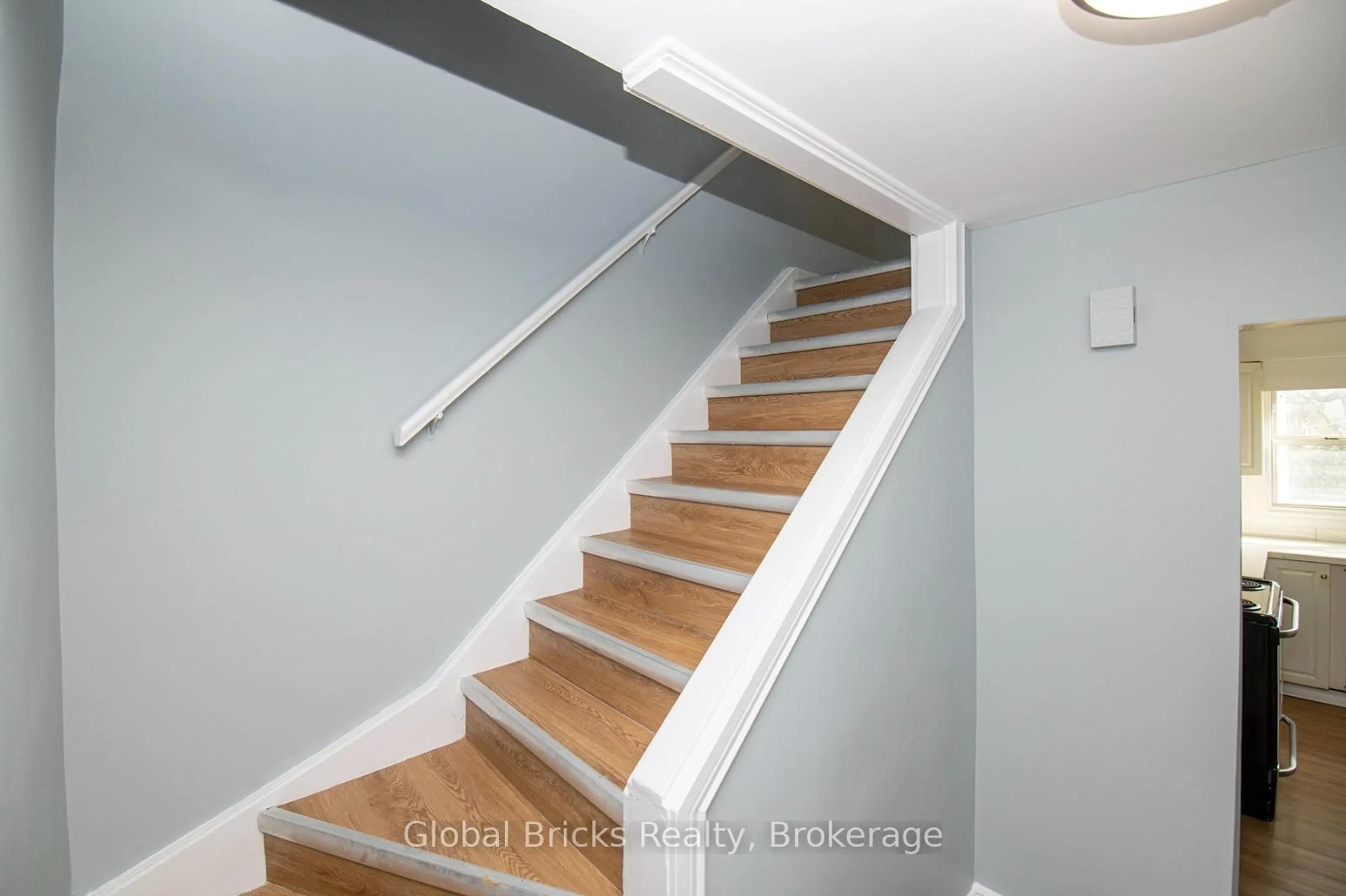Stairs for 32 Wistow St, London East Ontario N5V 1E1