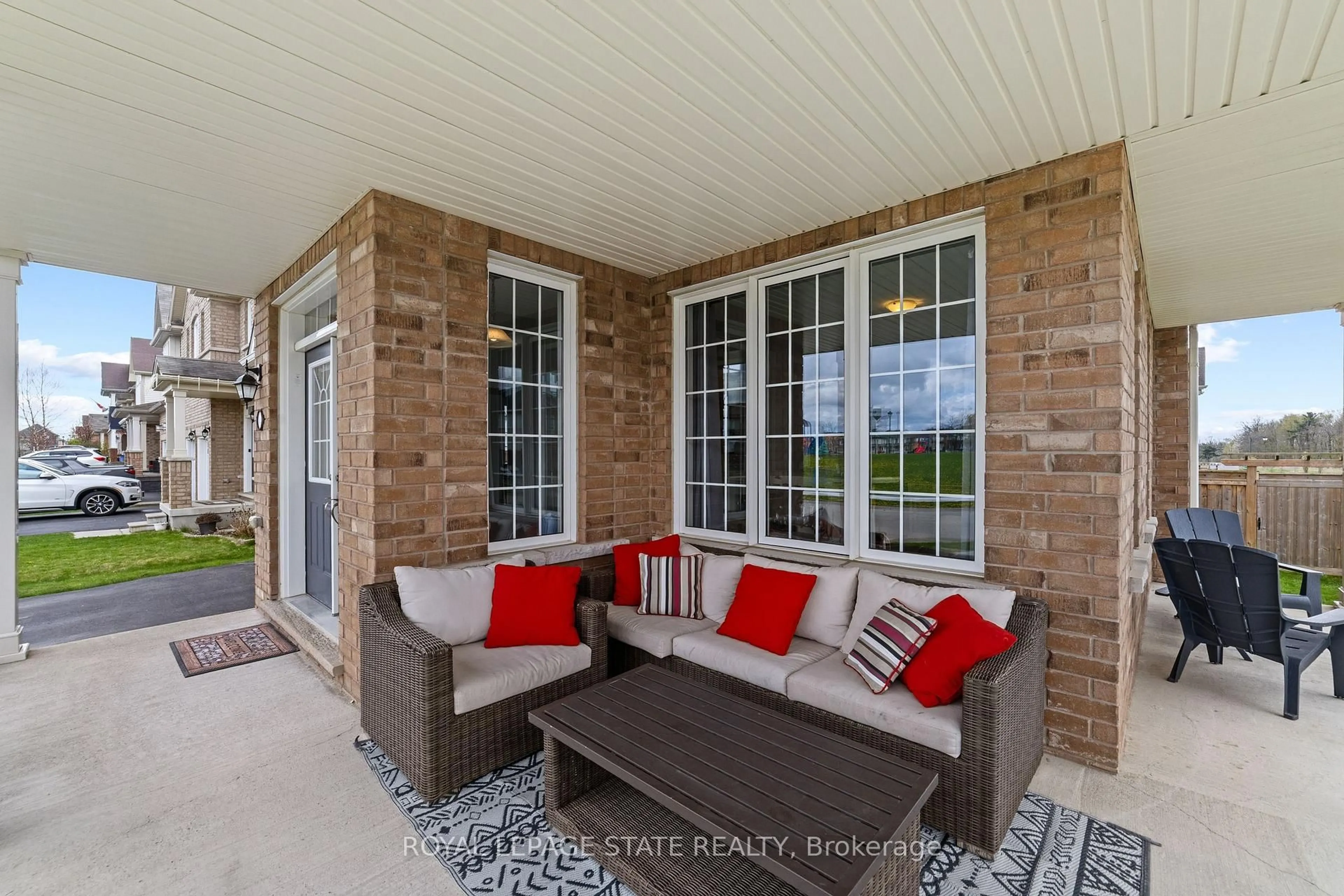 Patio, street for 4 Tinlin Dr, Hamilton Ontario L0R 1C0