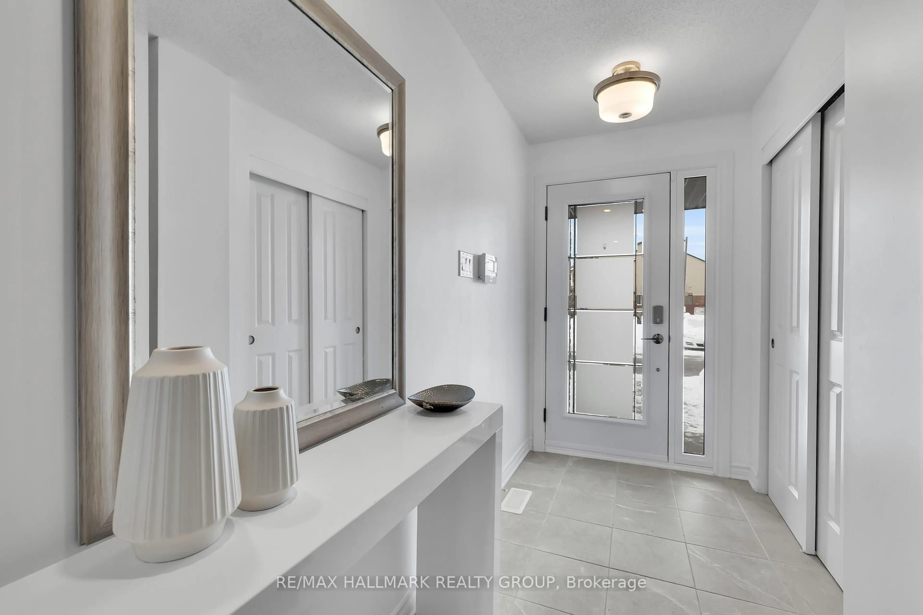 Indoor entryway for 26 Barn Swallow Private, Ottawa Ontario K4M 0H5