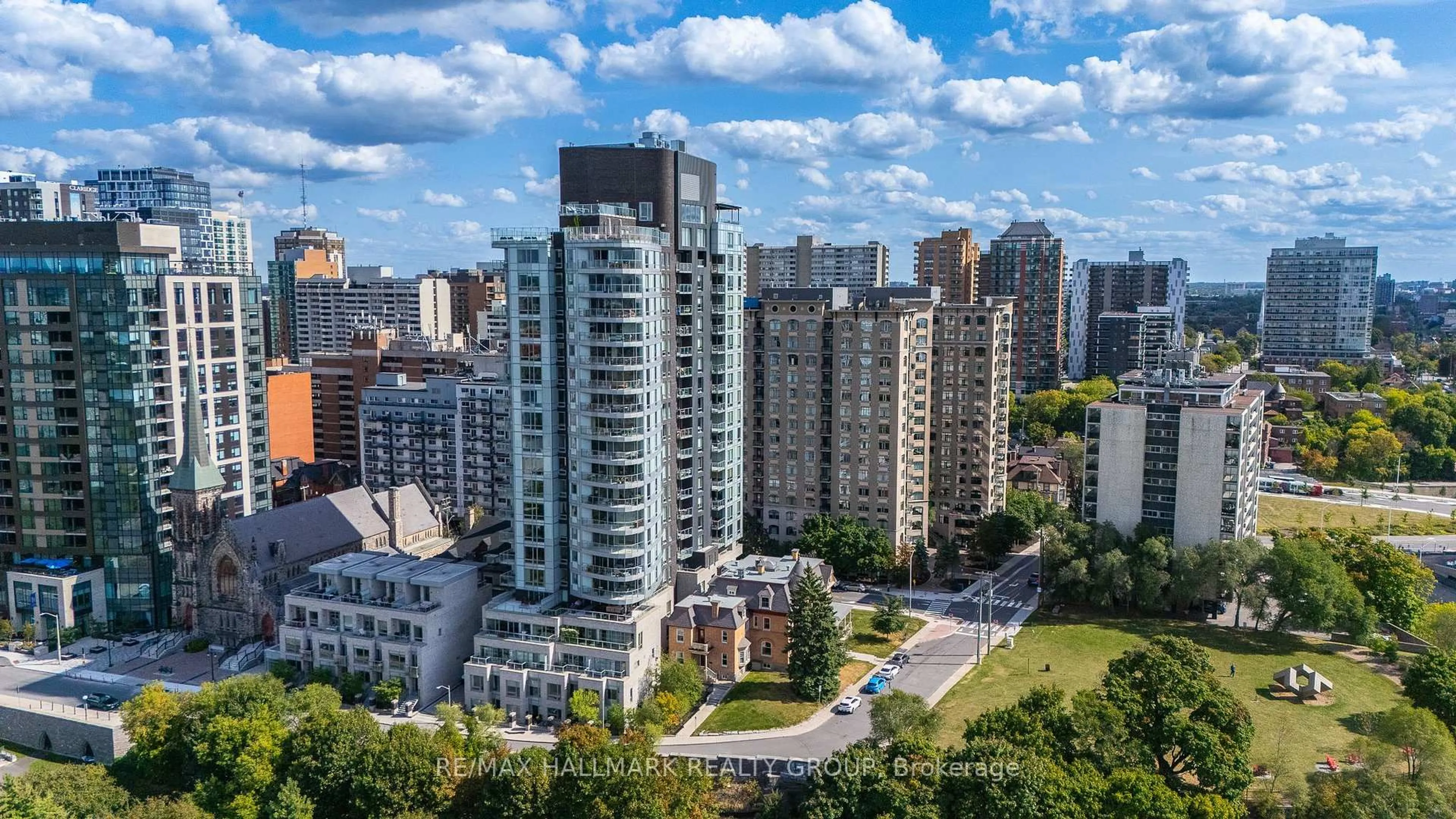 A pic from outside/outdoor area/front of a property/back of a property/a pic from drone, city buildings view from balcony for 428 Sparks St #1007, Ottawa Ontario K1R 0B3