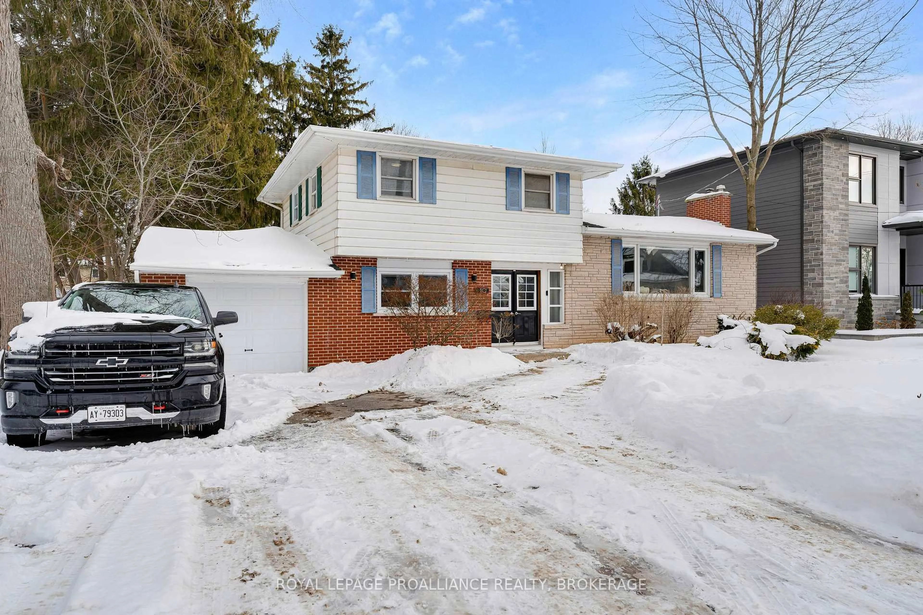 A pic from outside/outdoor area/front of a property/back of a property/a pic from drone, street for 10 Crerar Blvd, Kingston Ontario K7M 3P6