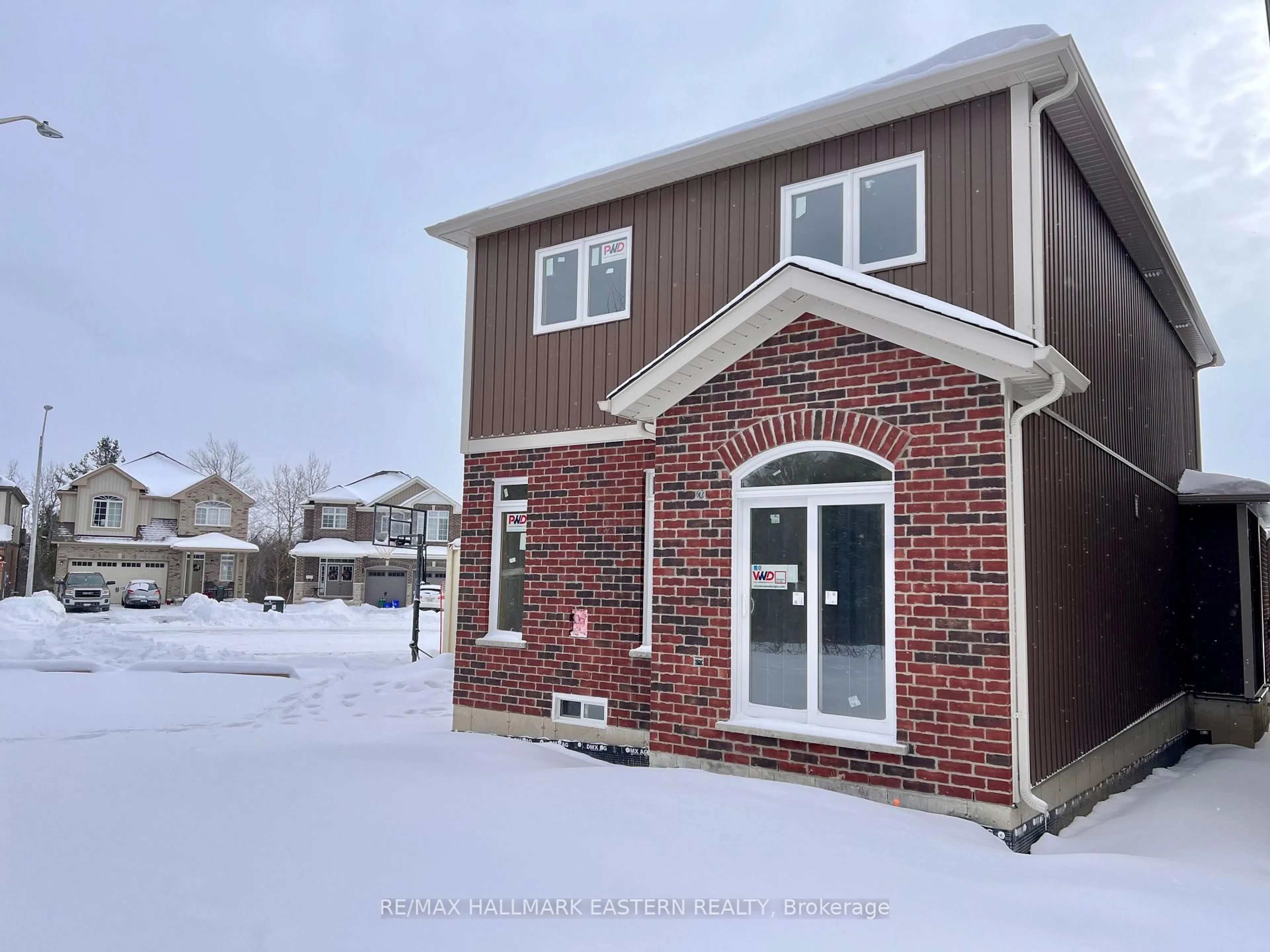 Home with brick exterior material, building for 34 Coldbrook Dr, Cavan Monaghan Ontario L0A 1G0