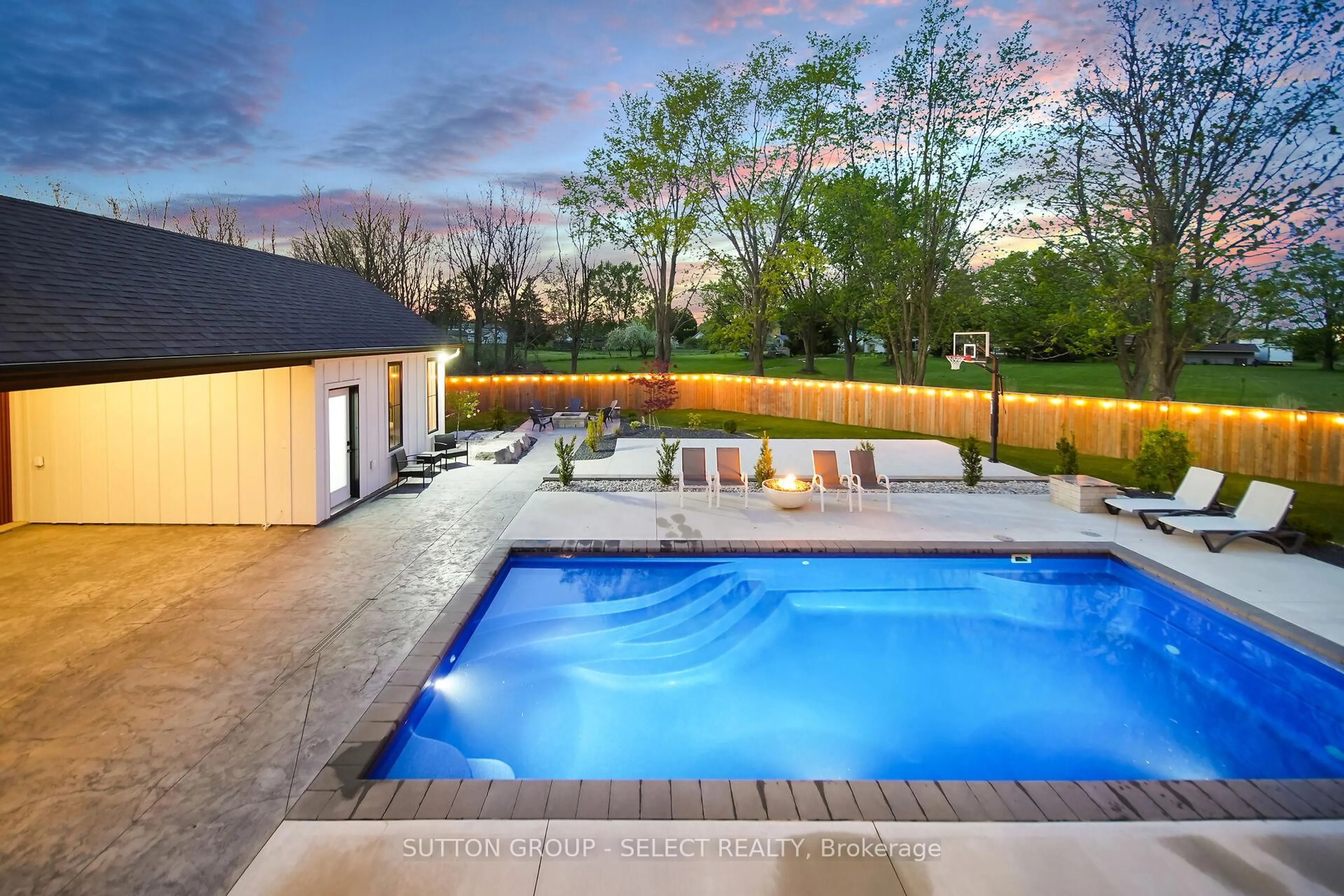 Pool for 48 ROYAL Cres, Southwold Ontario N5P 3T2