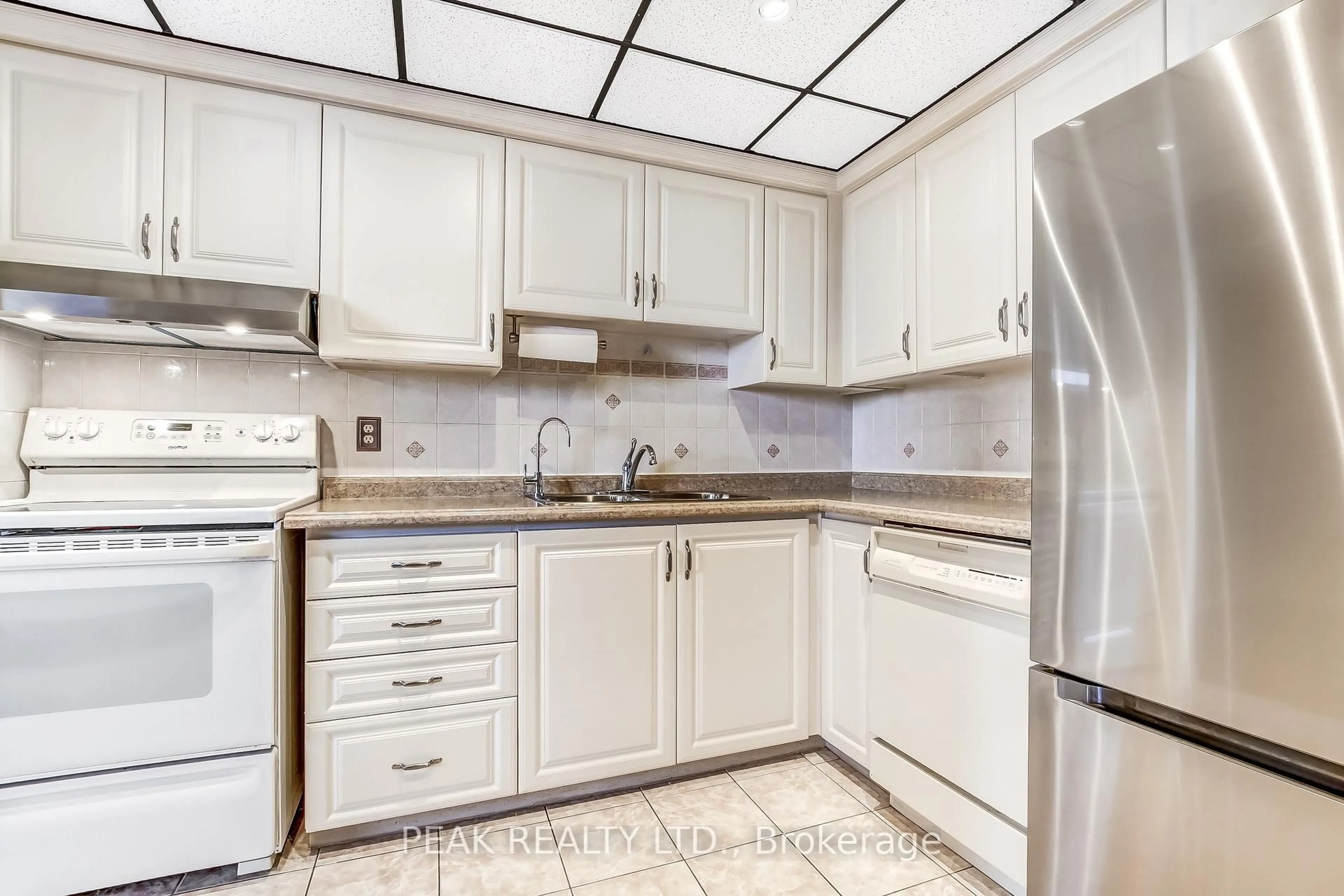 Standard kitchen, unknown for 88 Tollgate Rd #402, Brantford Ontario N3R 7R5