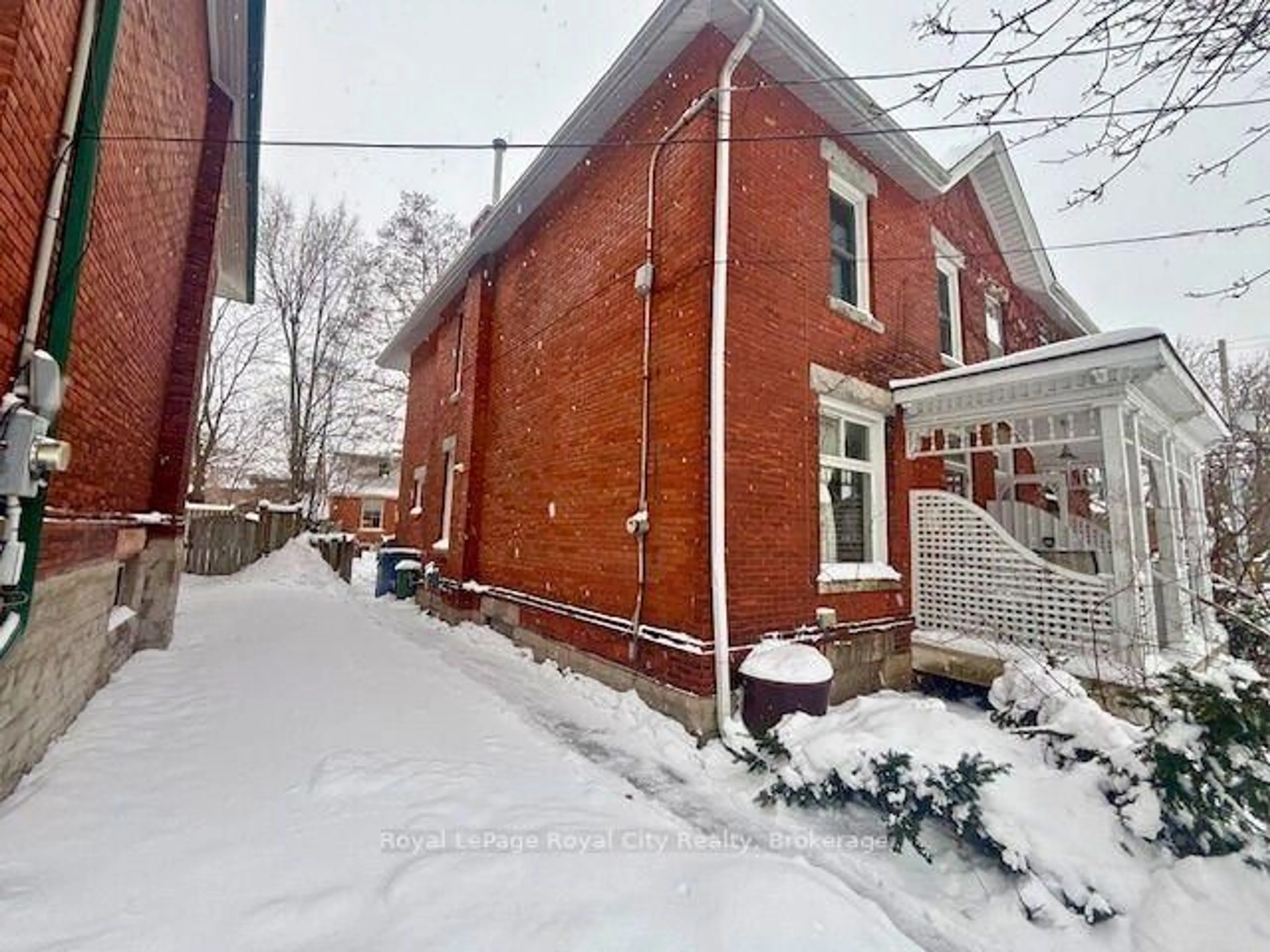 A pic from outside/outdoor area/front of a property/back of a property/a pic from drone, street for 148 Suffolk St, Guelph Ontario N1H 2J5
