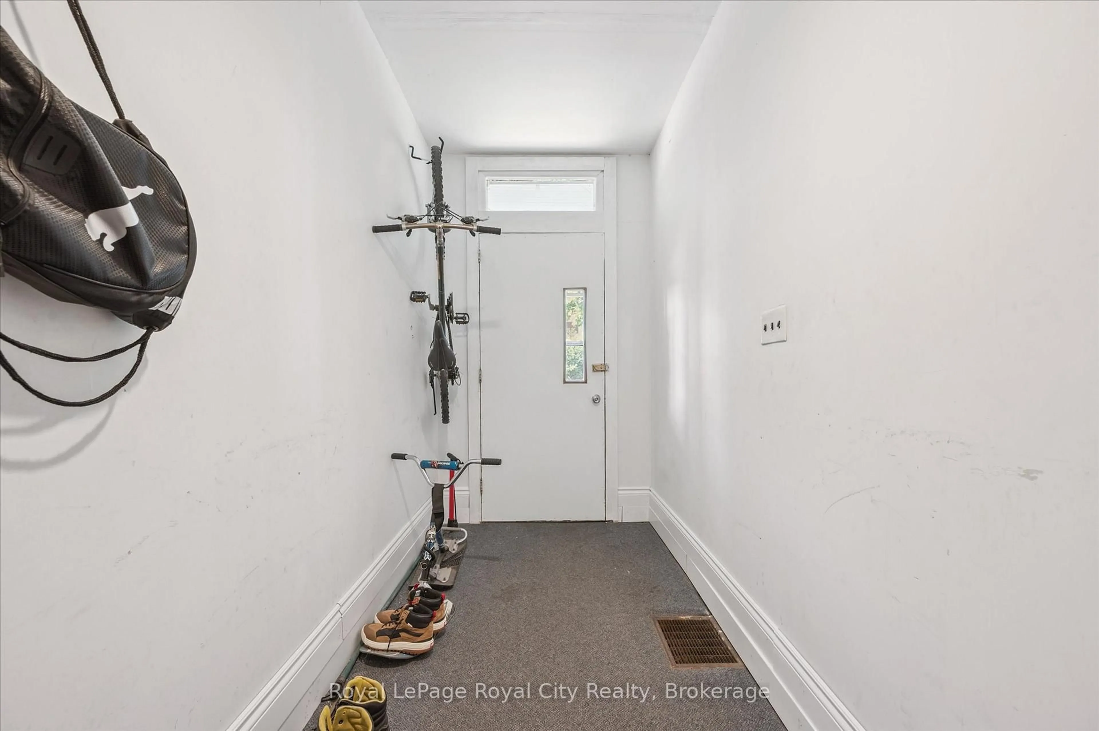 Indoor entryway for 148 Suffolk St, Guelph Ontario N1H 2J5