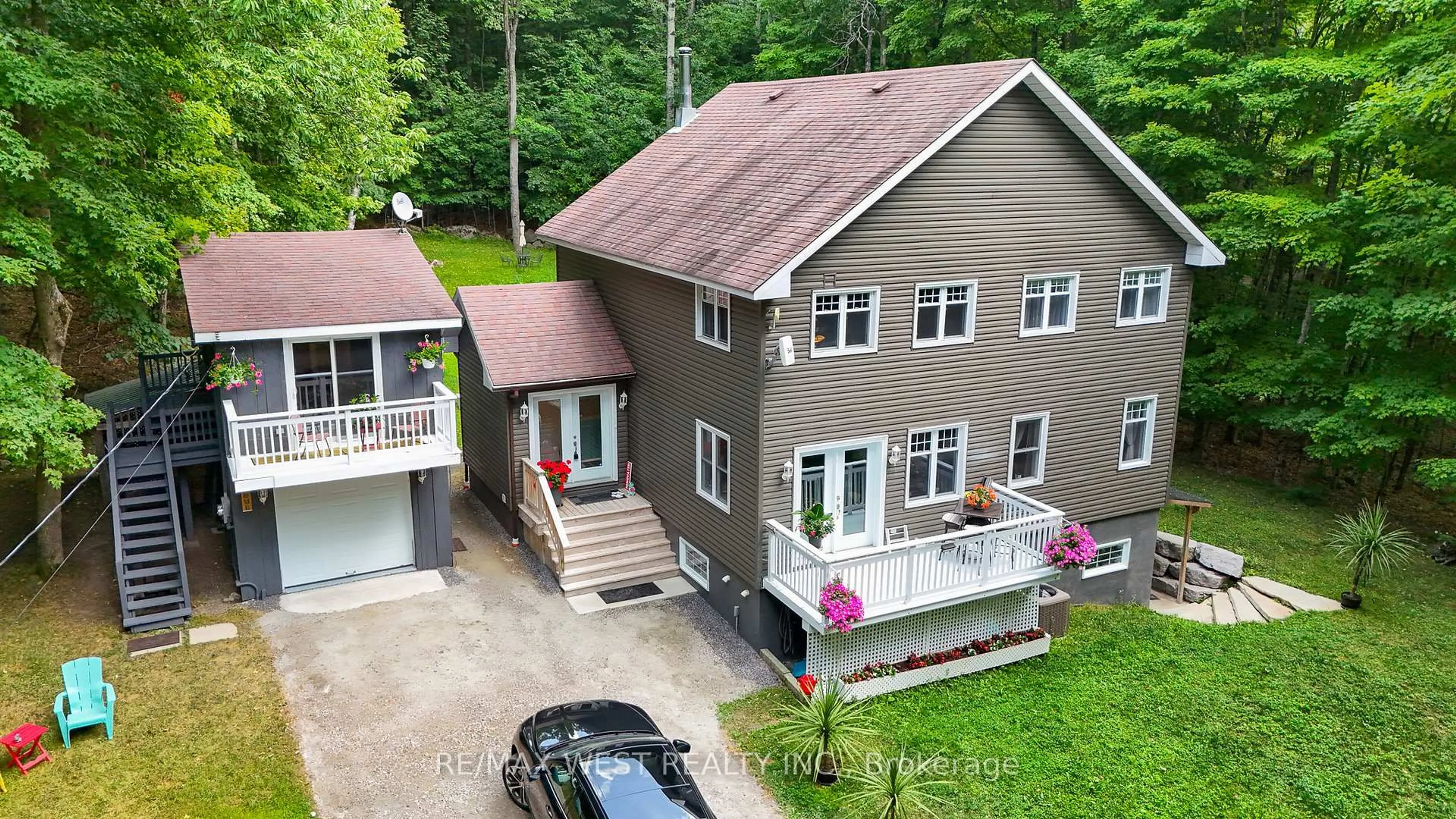 A pic from outside/outdoor area/front of a property/back of a property/a pic from drone, building for 1158 Lorne Lane, Dysart et al Ontario K0M 1S0