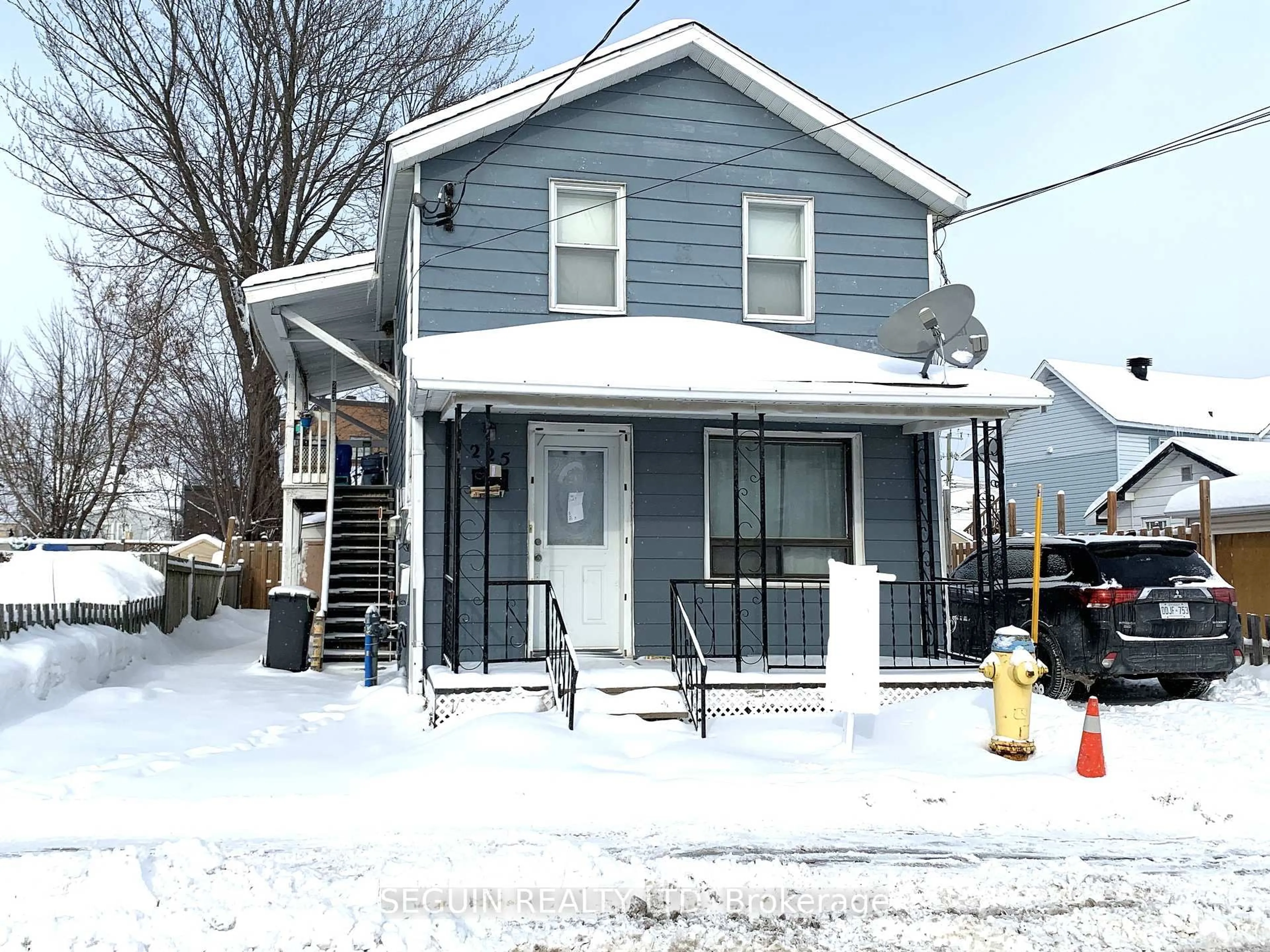 Home with vinyl exterior material, street for 223-225 Higginson St, Hawkesbury Ontario K6A 1G6