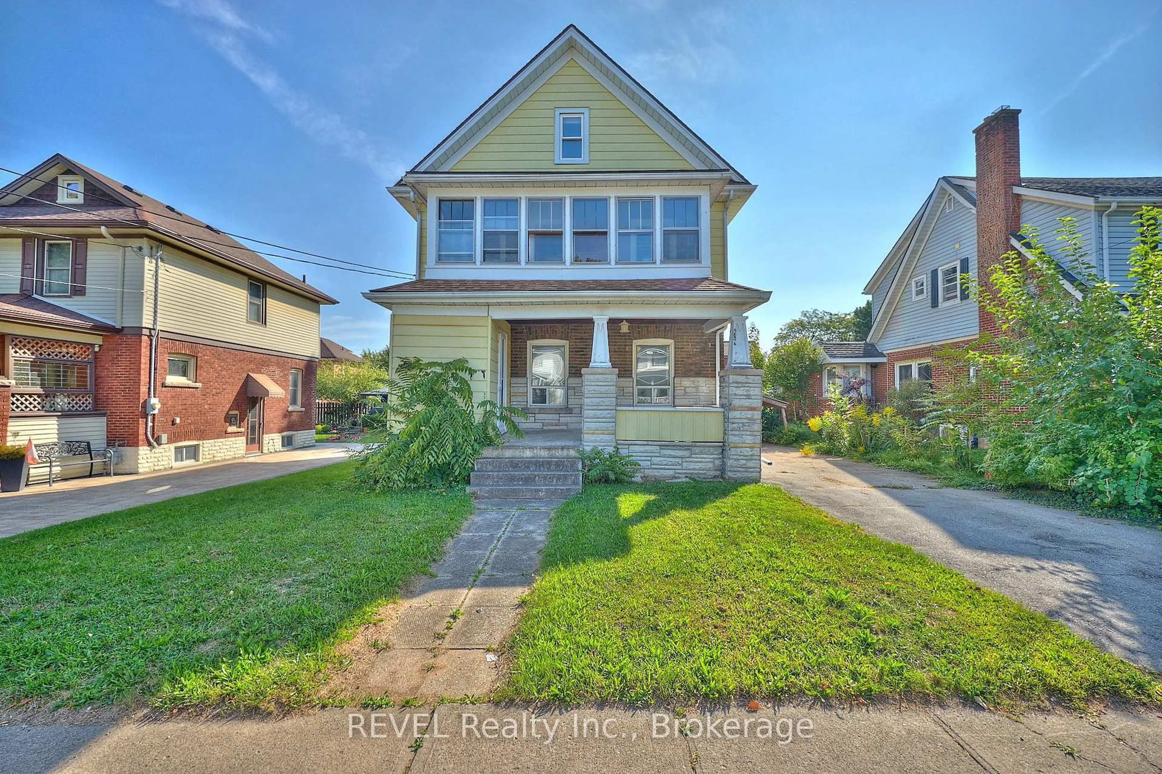 Home with brick exterior material, street for 5806 Prince Edward Ave, Niagara Falls Ontario L2G 5J3