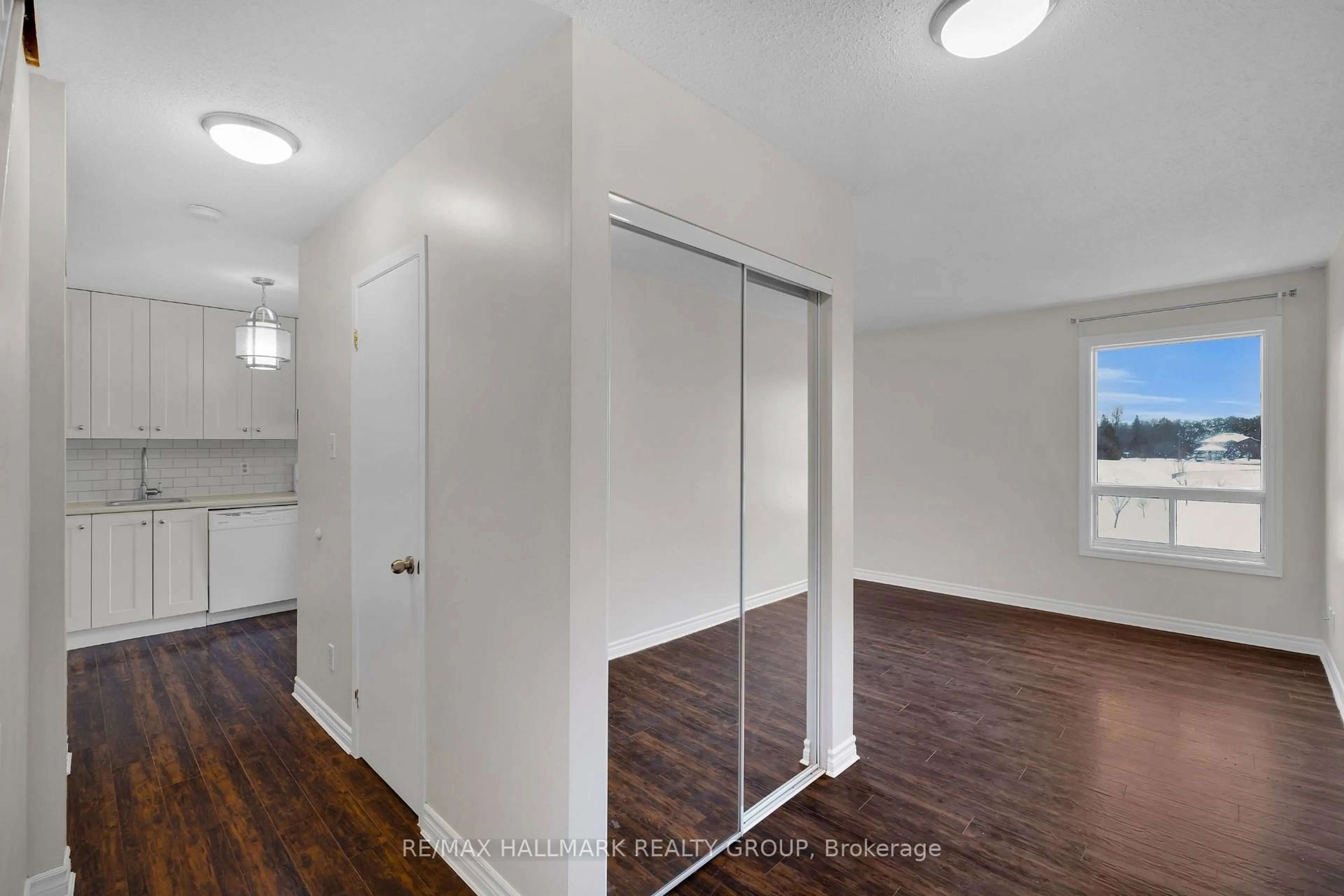 A pic of a room for 3070 Councillor's Way #F, Ottawa Ontario K1T 2S6