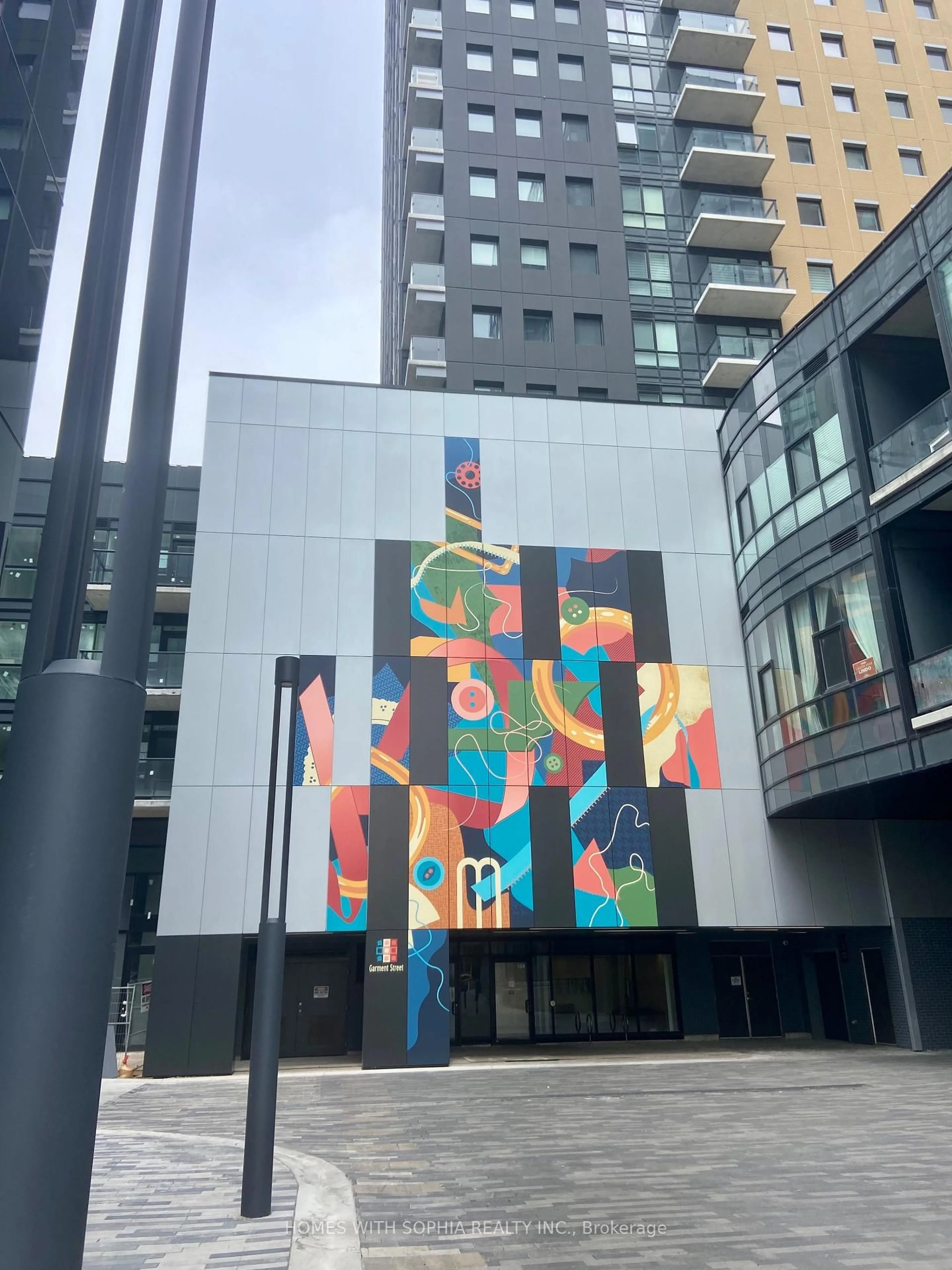 Indoor foyer for 104 Garment St #2109, Kitchener Ontario N2G 0C8