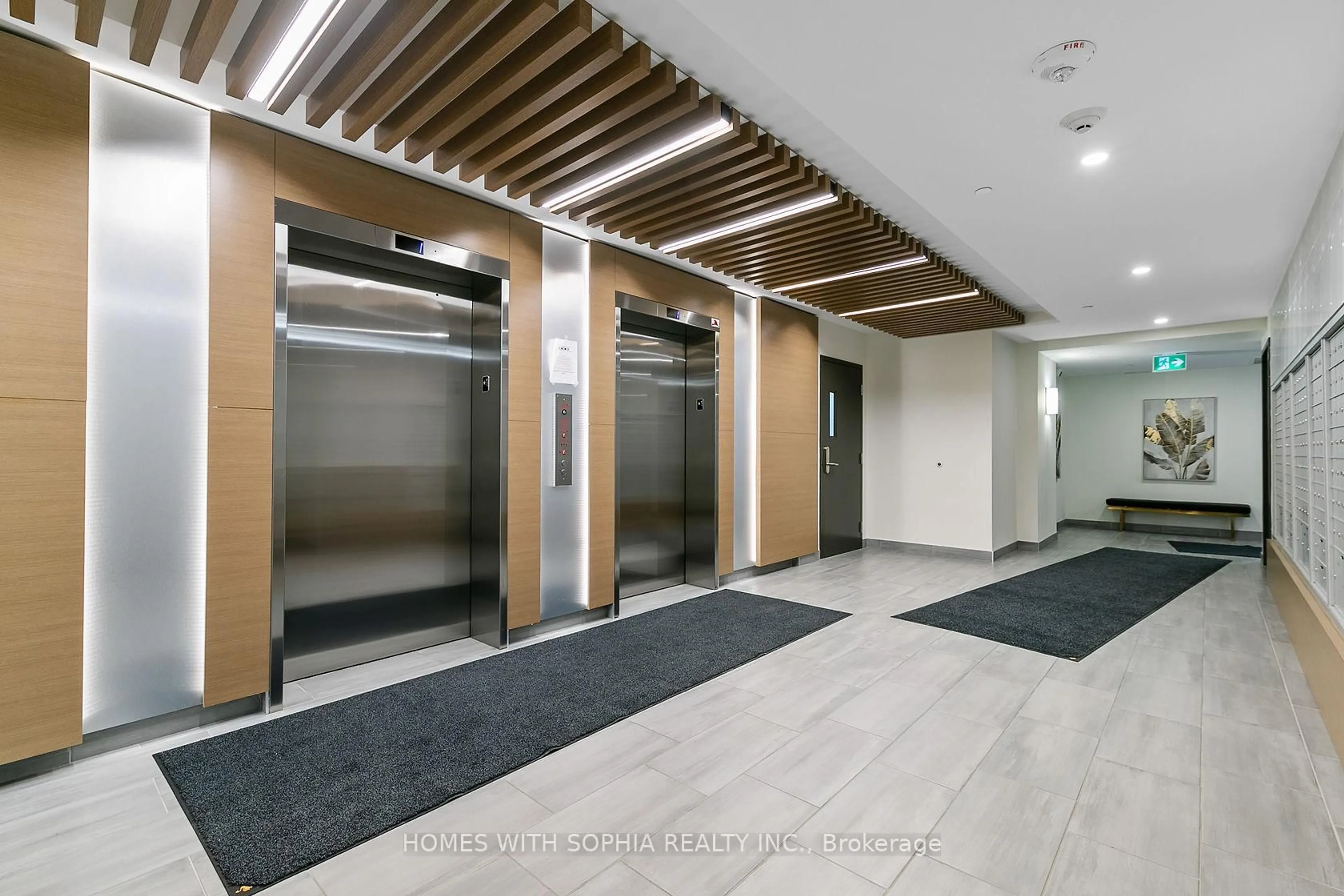 Indoor foyer for 104 Garment St #2109, Kitchener Ontario N2G 0C8