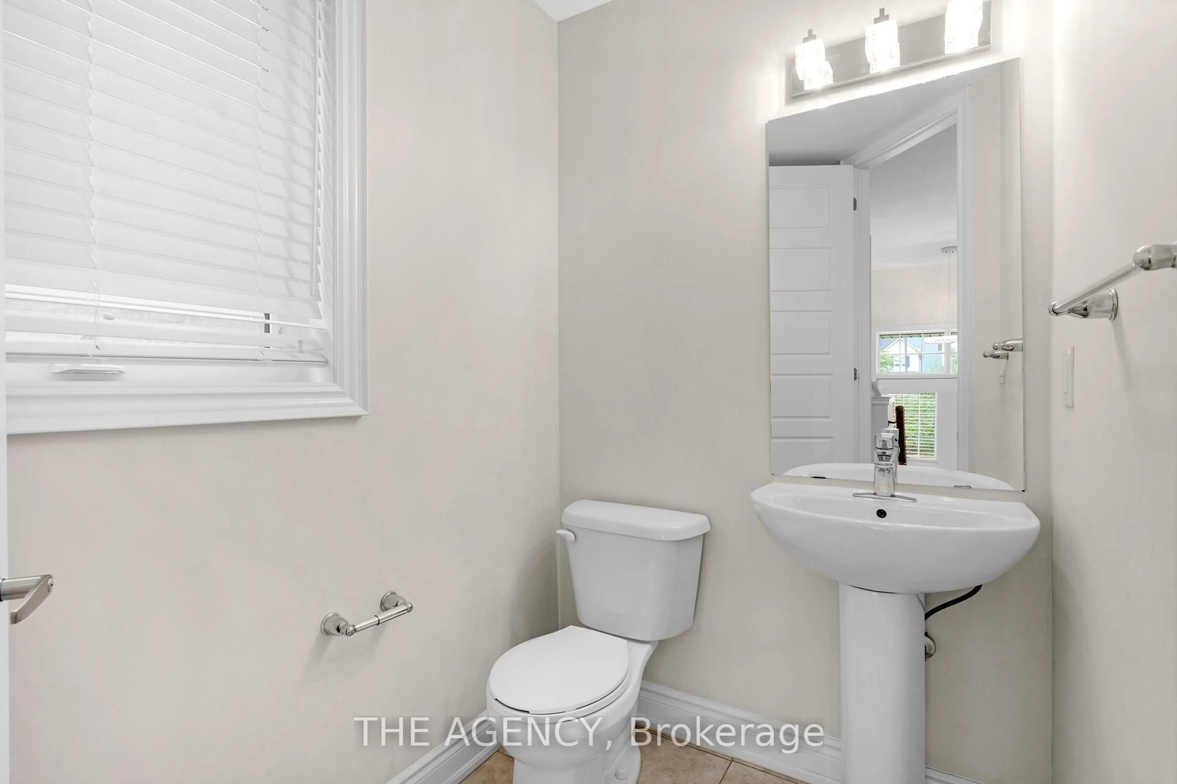 Standard bathroom, ceramic/tile floor for 223 Thompson Rd, Haldimand Ontario N3W 0C4