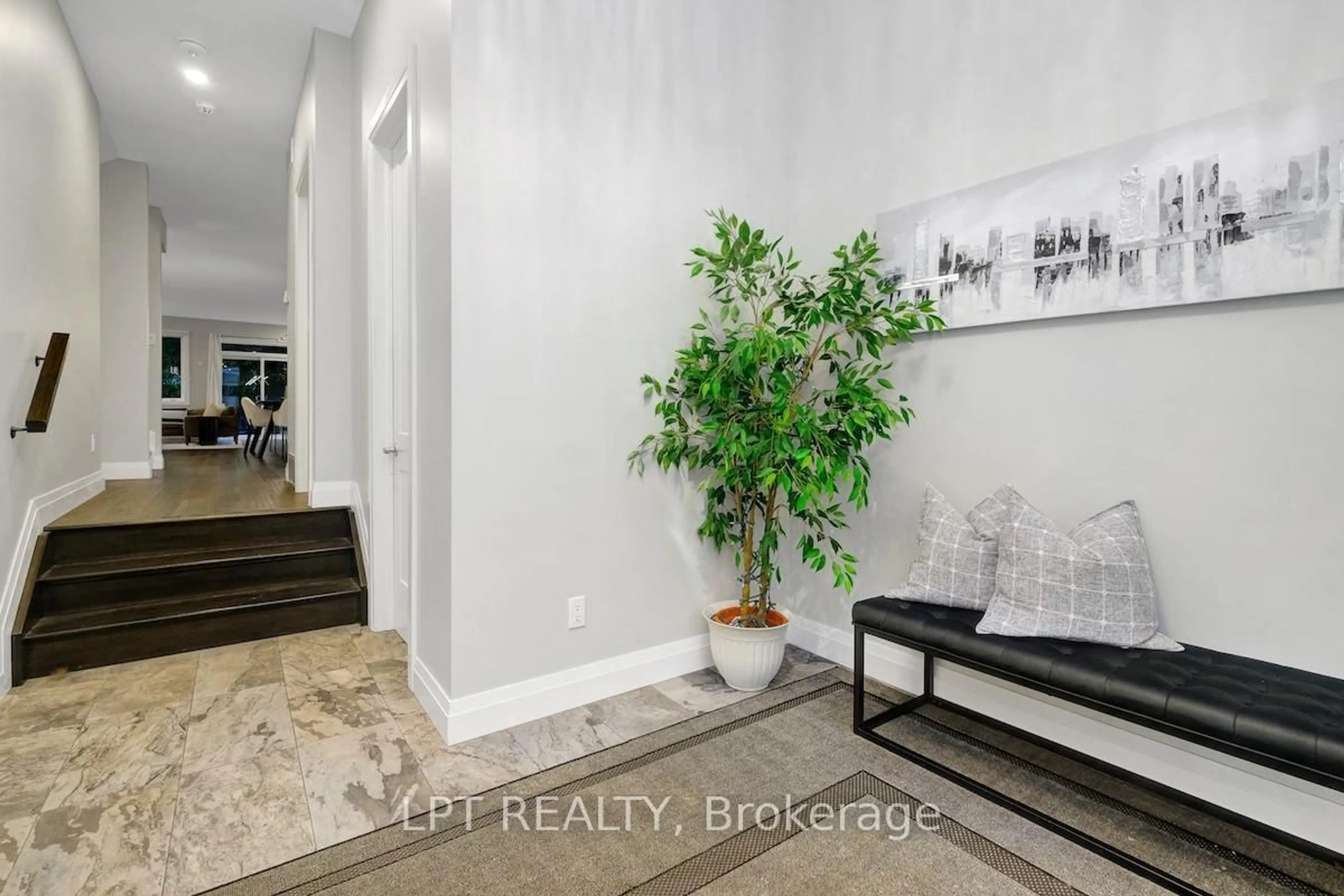 Indoor entryway for 319 Glynn Ave, Ottawa Ontario K1K 1R9