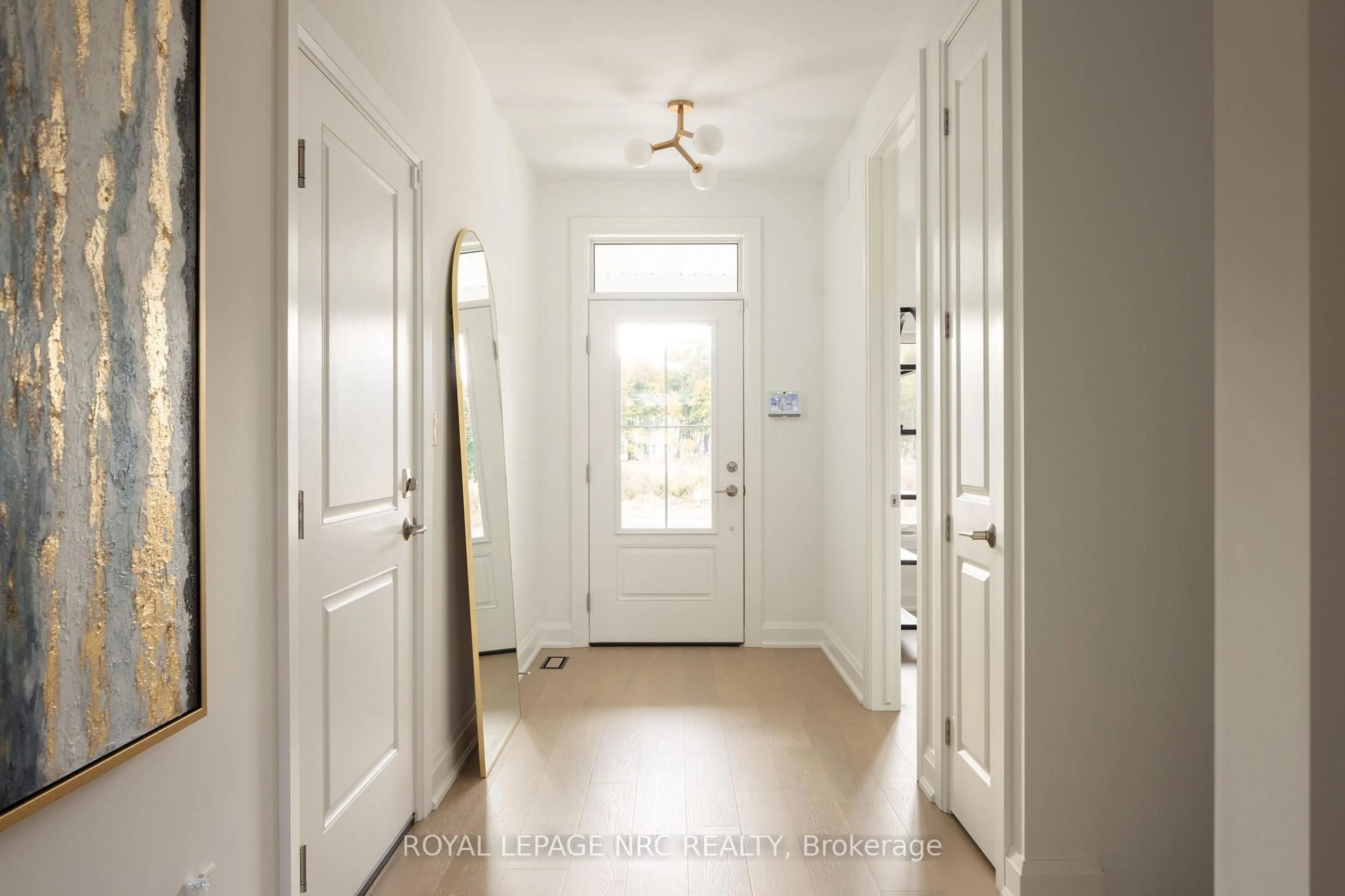 Indoor entryway for 574 Seneca Dr #70F, Fort Erie Ontario L2A 1C2