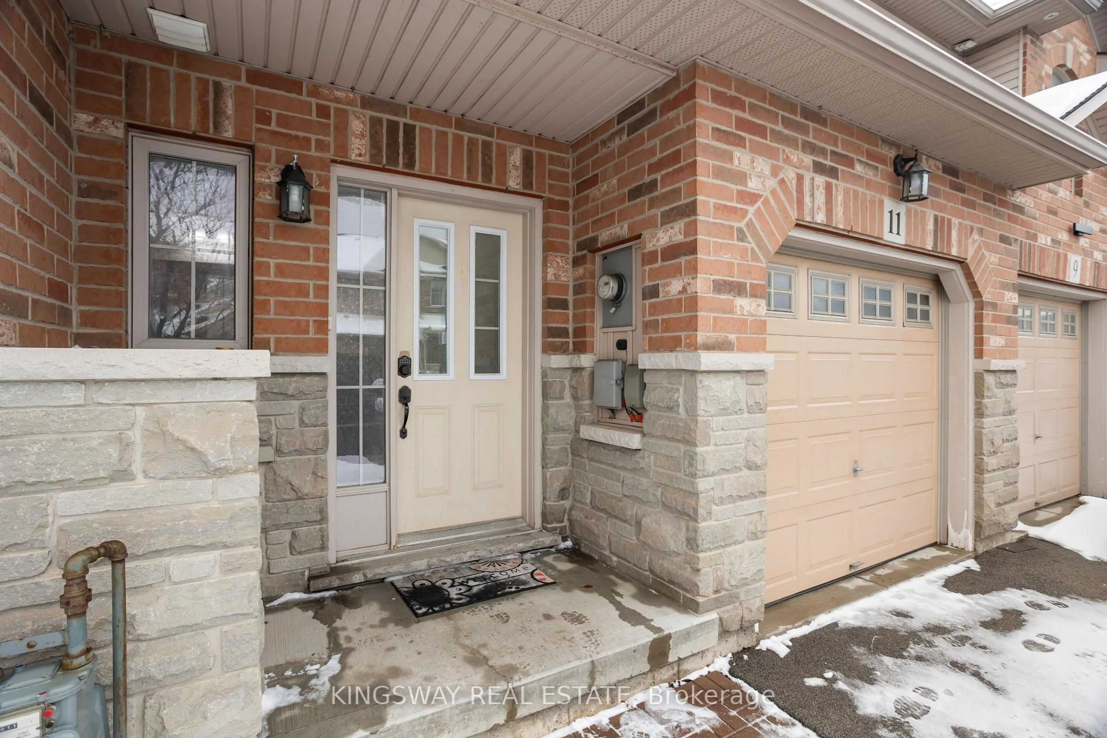 Indoor entryway for 11 Marina Point Cres, Hamilton Ontario L8E 0E4