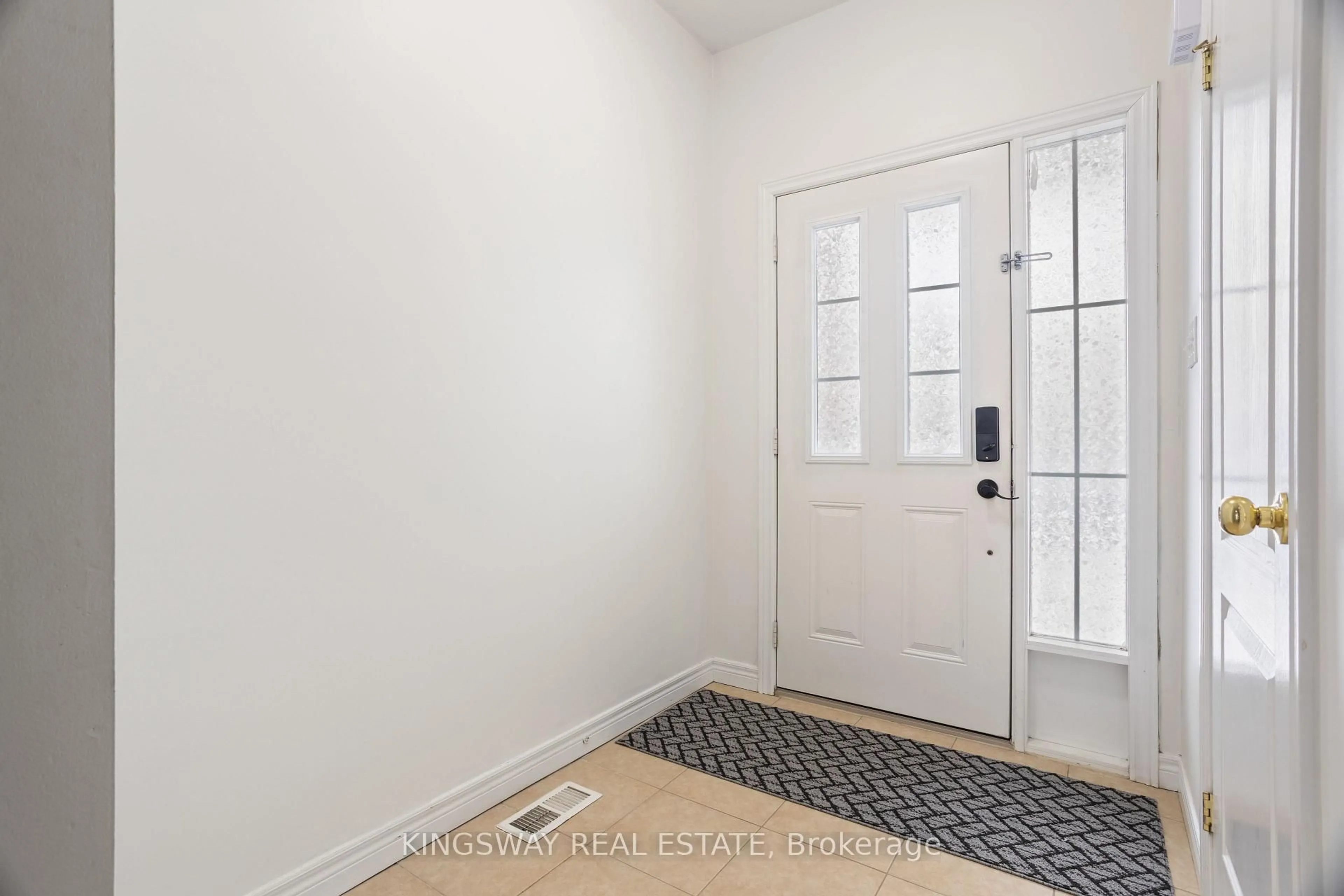 Indoor entryway for 11 Marina Point Cres, Hamilton Ontario L8E 0E4