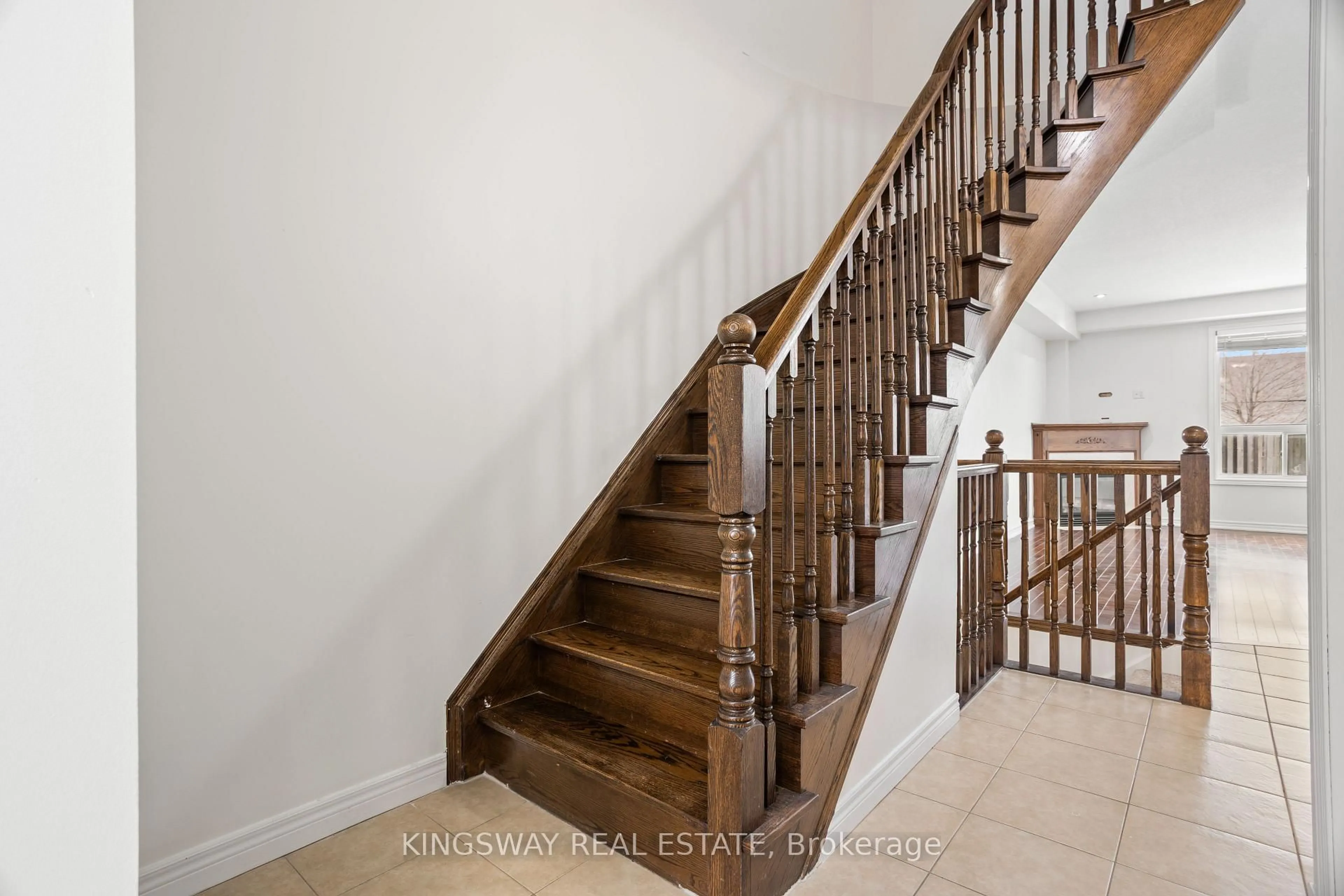 Stairs for 11 Marina Point Cres, Hamilton Ontario L8E 0E4