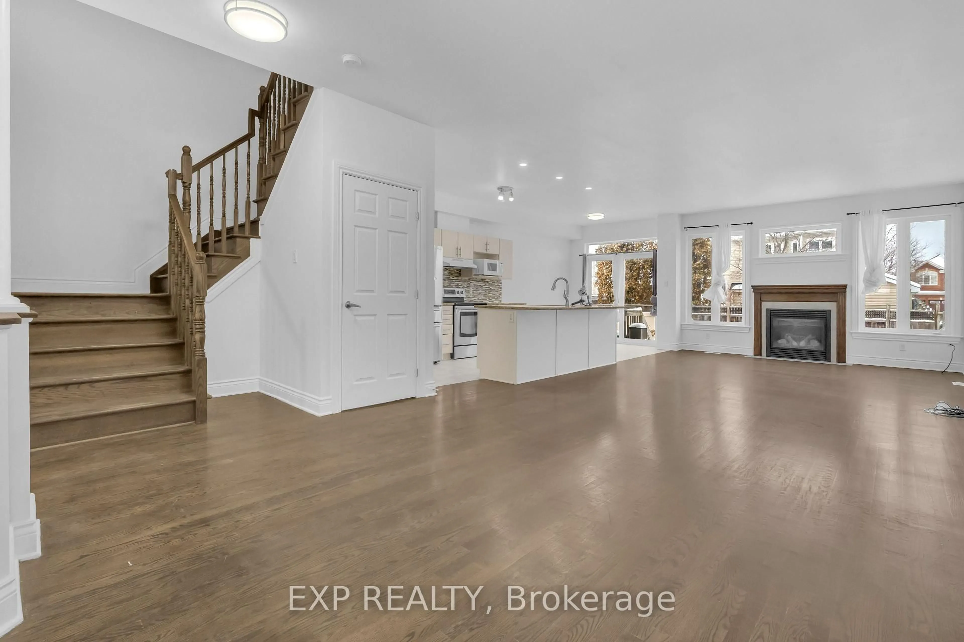 Indoor entryway for 6793 BREANNA CARDILL St, Greely Ontario K4P 0C3