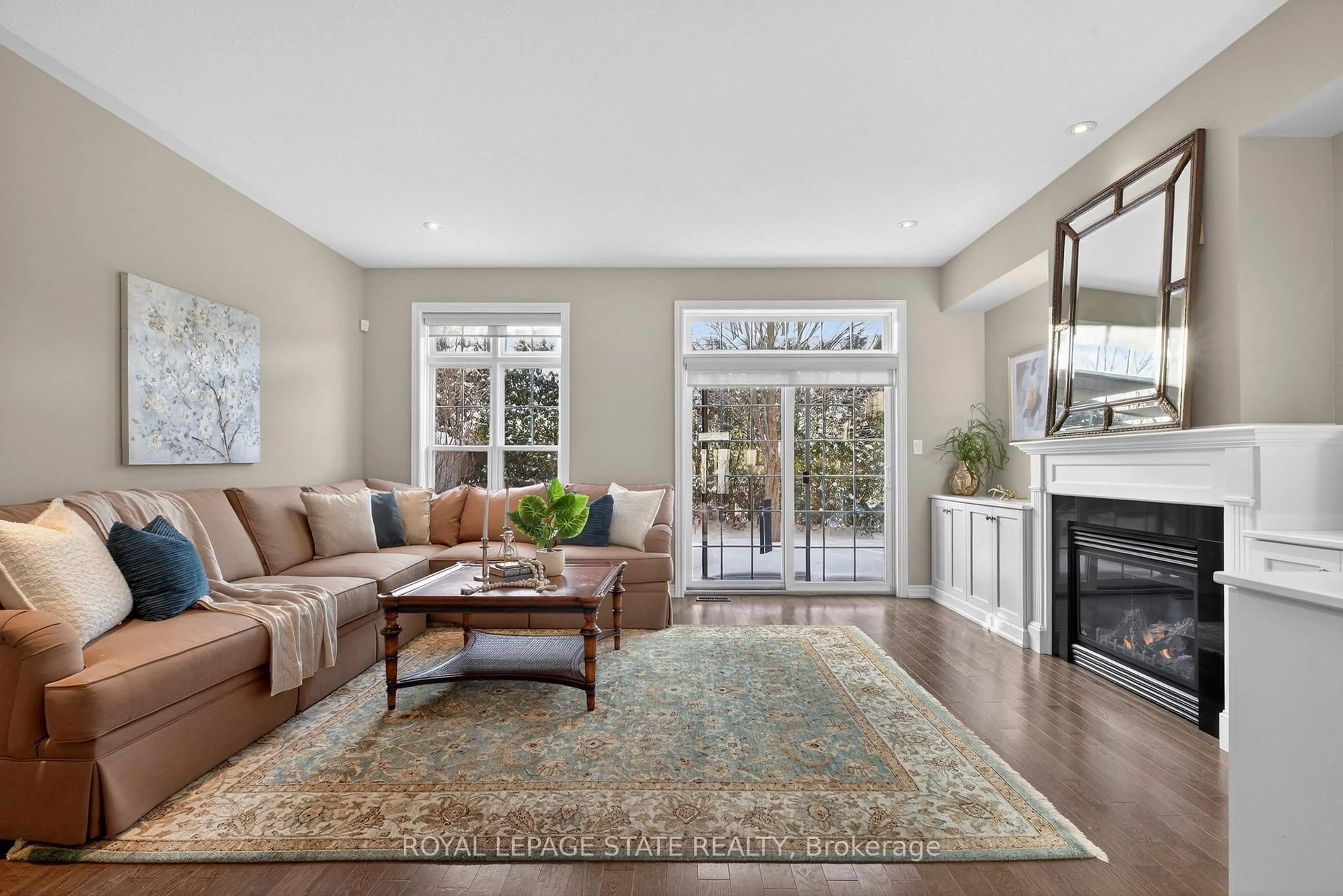 Living room with furniture, unknown for 27 Black Walnut Cres, Hamilton Ontario L9K 0B7