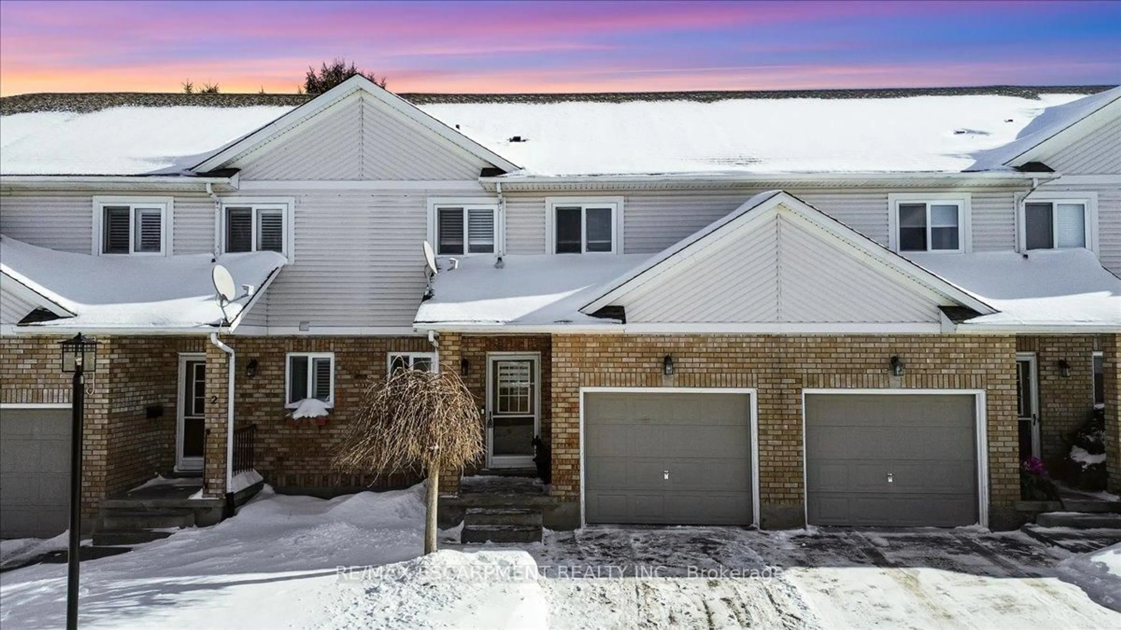 A pic from outside/outdoor area/front of a property/back of a property/a pic from drone, street for 25 Meadowvale Dr #3, Pelham Ontario L0S 1E4