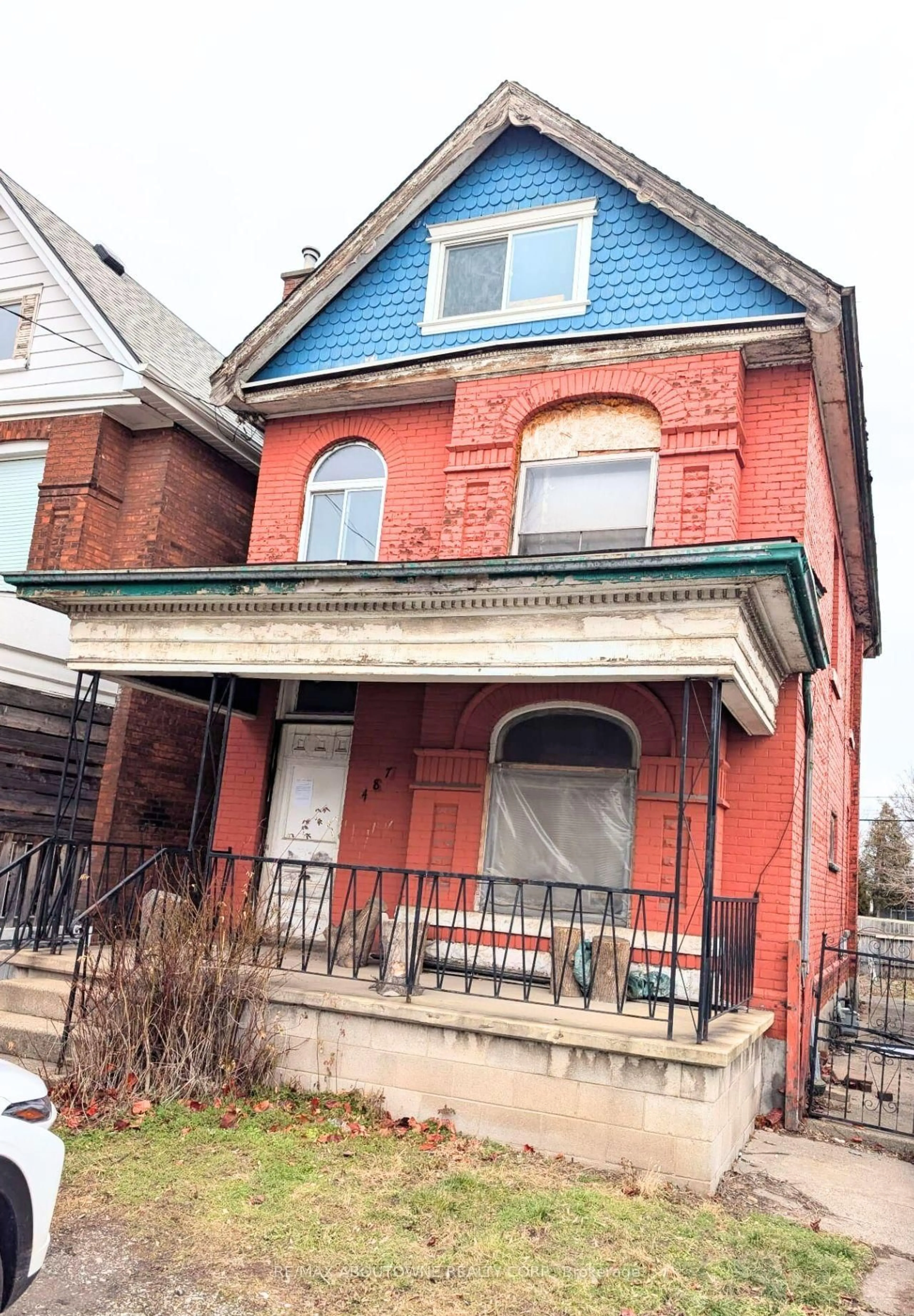 Home with brick exterior material, building for 487 King William St, Hamilton Ontario L8L 1R2