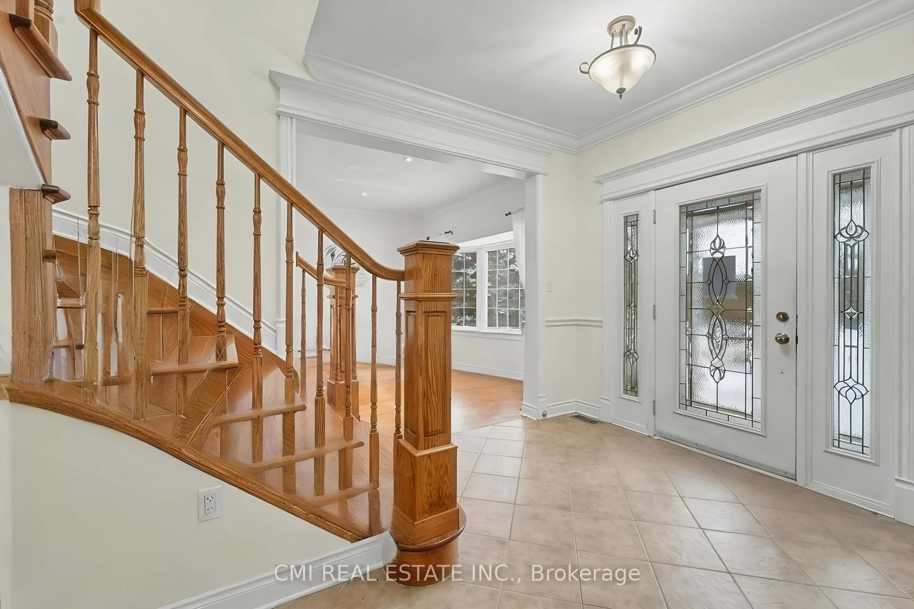 Indoor foyer for 2500 LOOKOUT Dr, Ottawa Ontario K4C 1S3