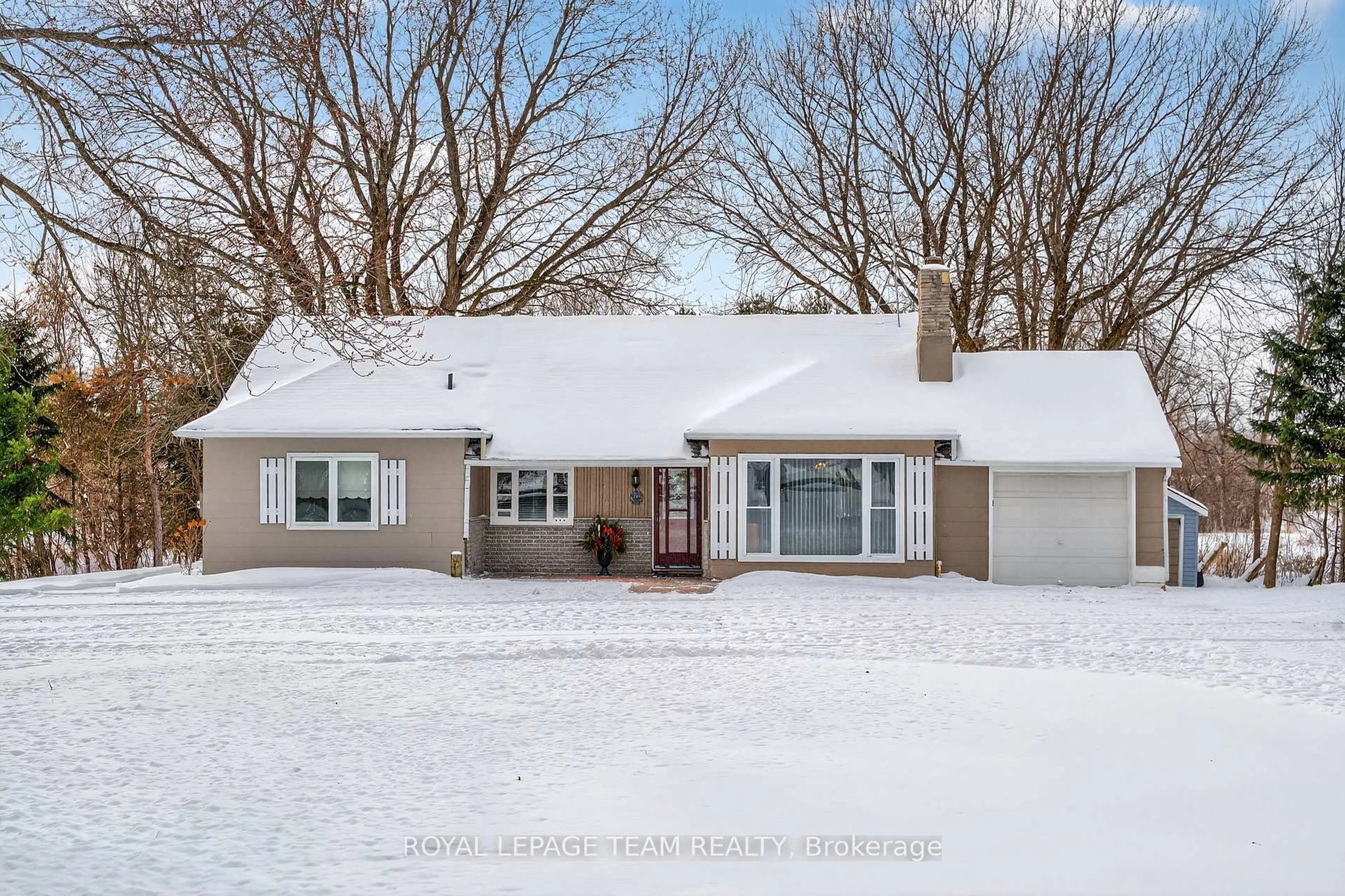 Home with vinyl exterior material, street for 2377 Ramsay Con 7B Ave, Almonte Ontario K0A 1A0