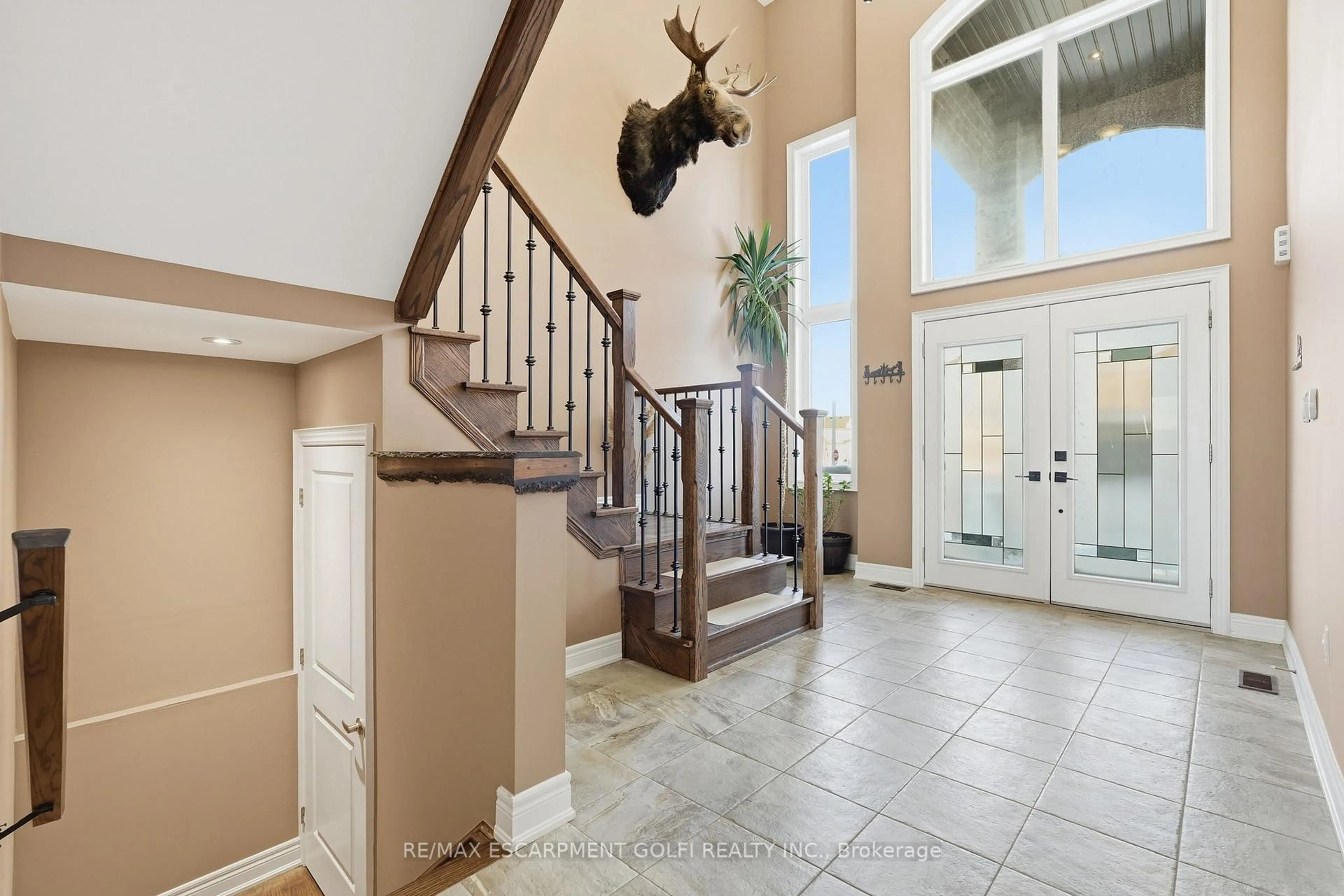 Indoor entryway for 83 Homestead Way, Thorold Ontario L2V 0J8