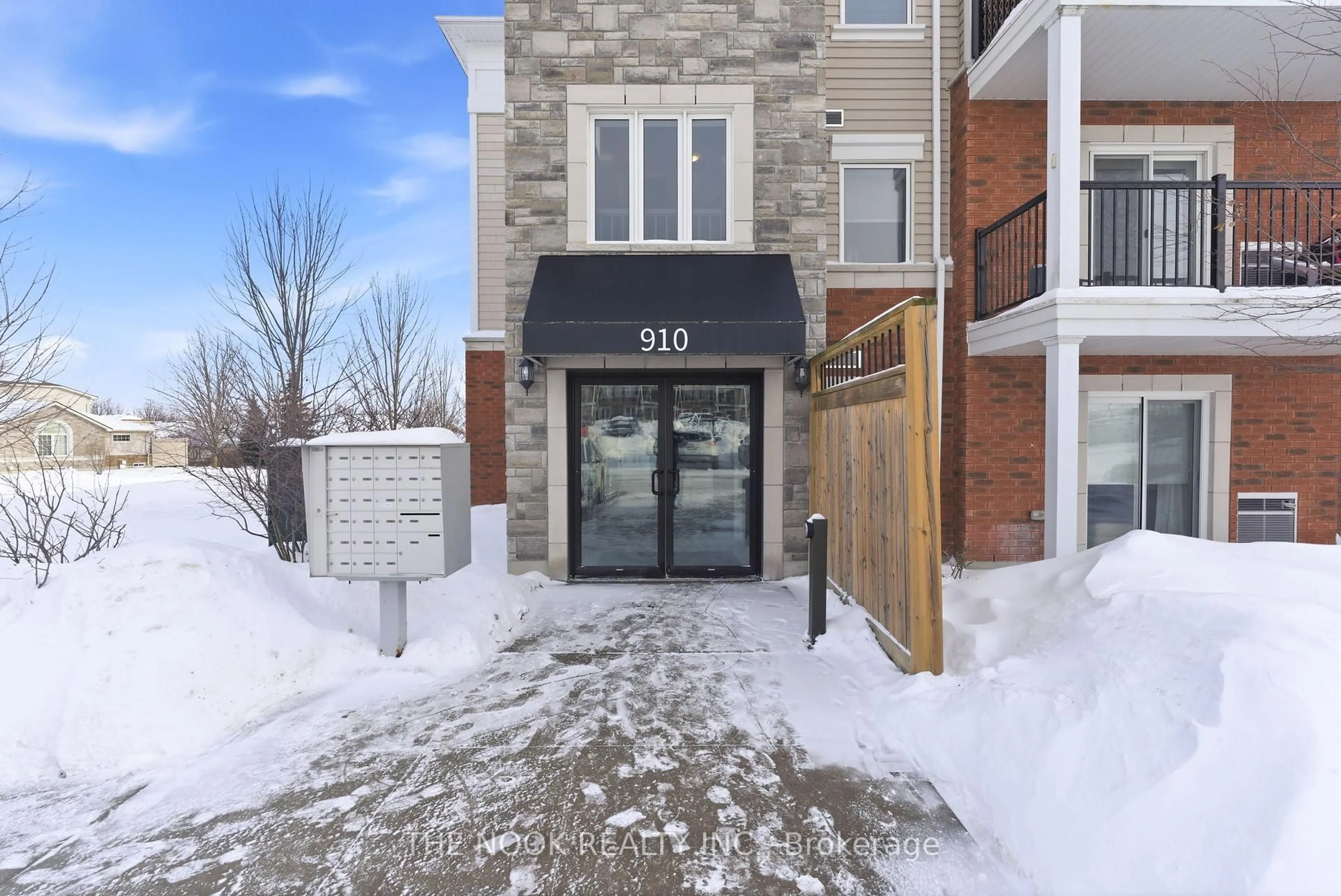 Unknown for 910 Wentworth St #301, Peterborough Ontario K9J 8R8