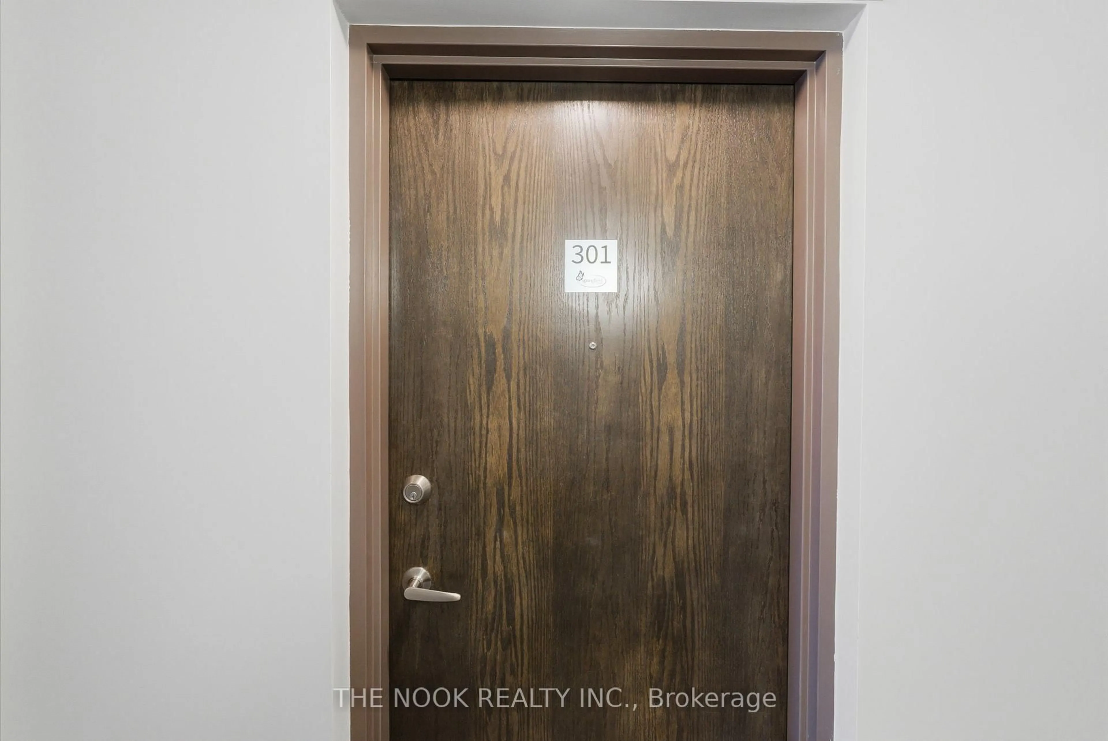 Indoor entryway for 910 Wentworth St #301, Peterborough Ontario K9J 8R8